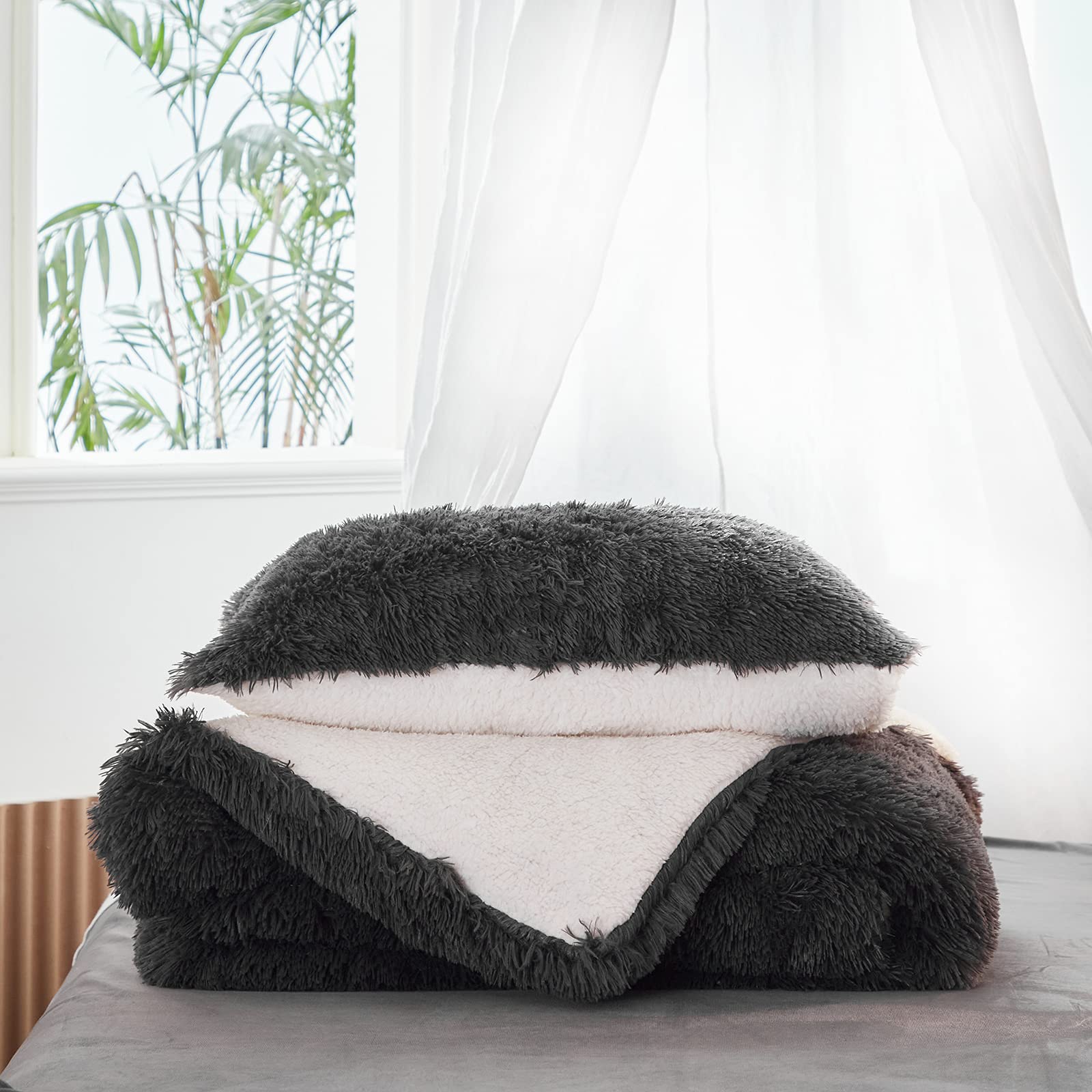 Luxury Faux Fur Shaggy Comforter Set King Size - Plush & Sherpa Reversible Winter Bedding in Black | Ultra Soft 3-Piece Fluffy Fuzzy Comforter with Pillowcases (1 Comforter + 2 Shams) | Perfect for Cozy Winter Nights, Bedroom Upgrade & Gift Giving