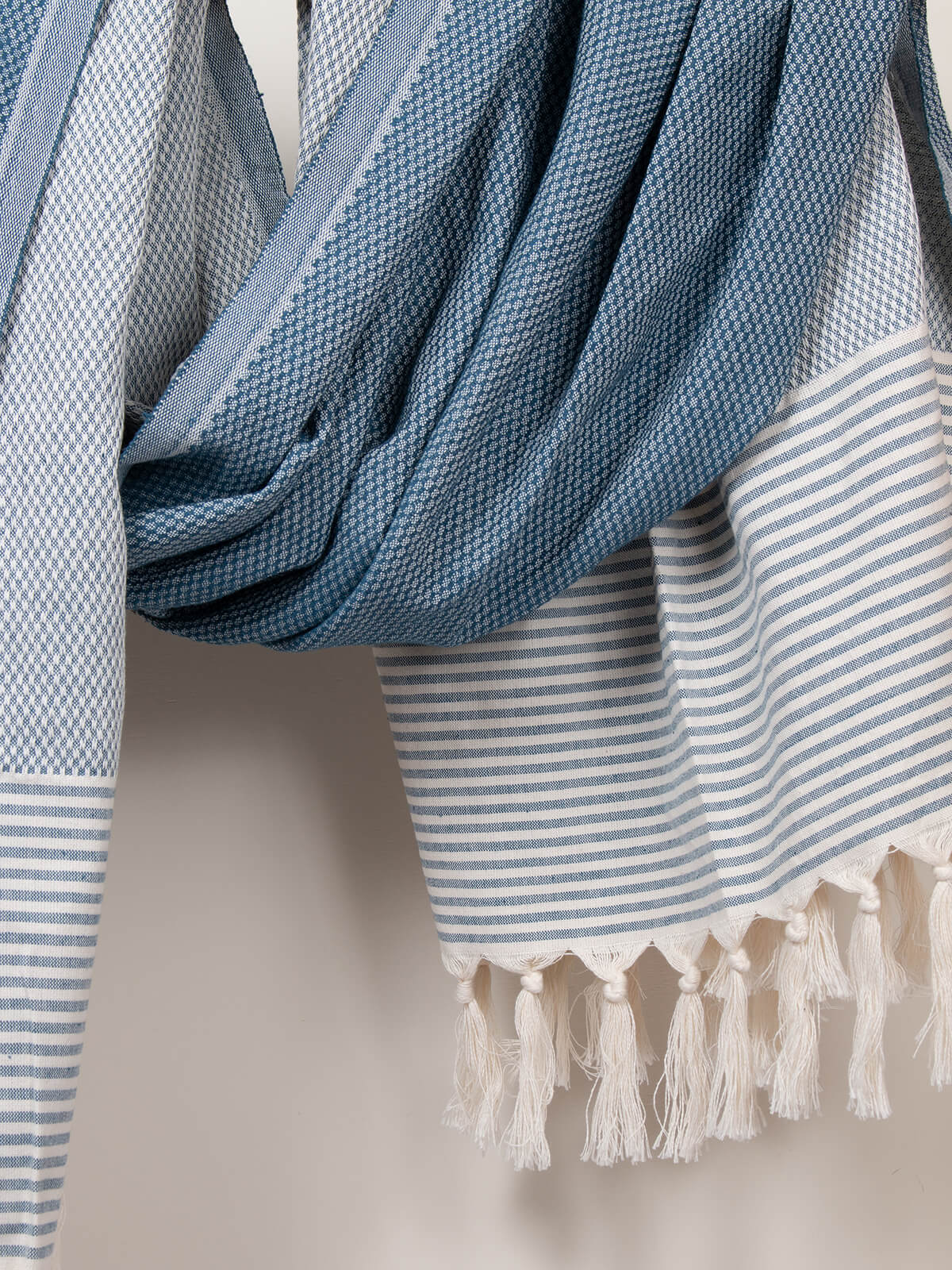 Premium Amalfi Hammam Towel in Indigo Blue - Soft & Absorbent Turkish Bath Towel for Spa, Beach, and Yoga - Perfect for Travel & Home Use