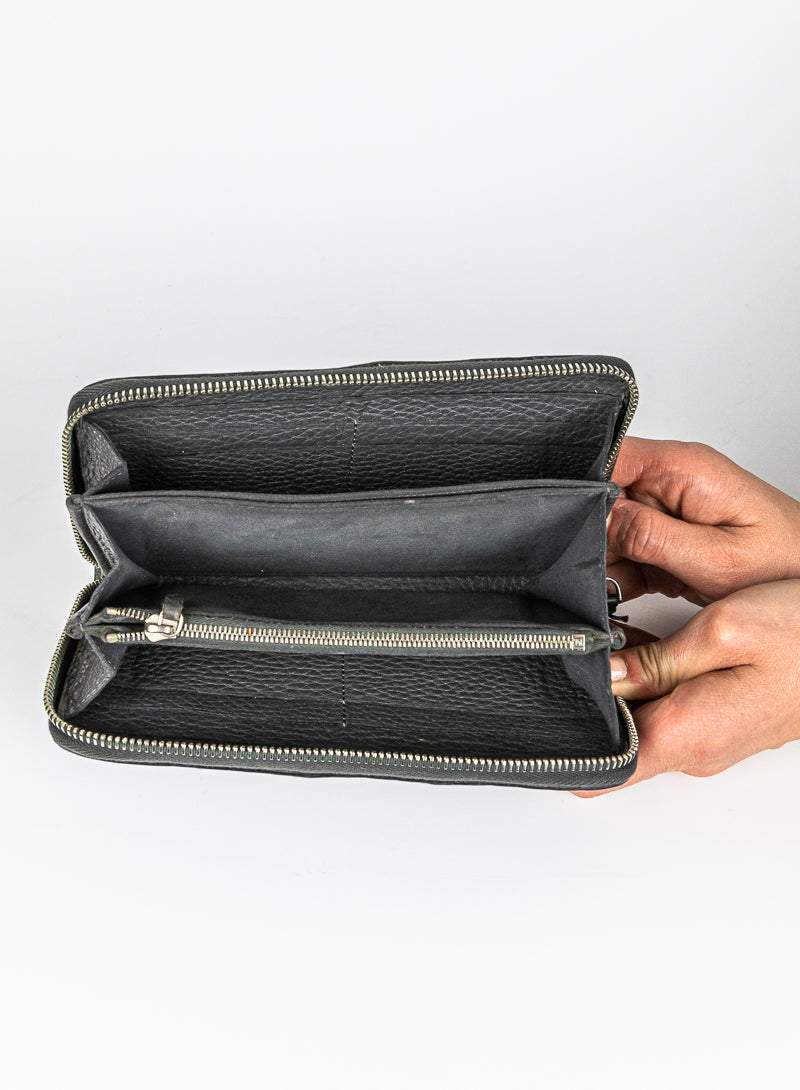 Fendi Selleria Leather Wallet in Gray - Premium Italian Leather Wallet for Men & Women - Perfect for Everyday Use, Travel & Gifting