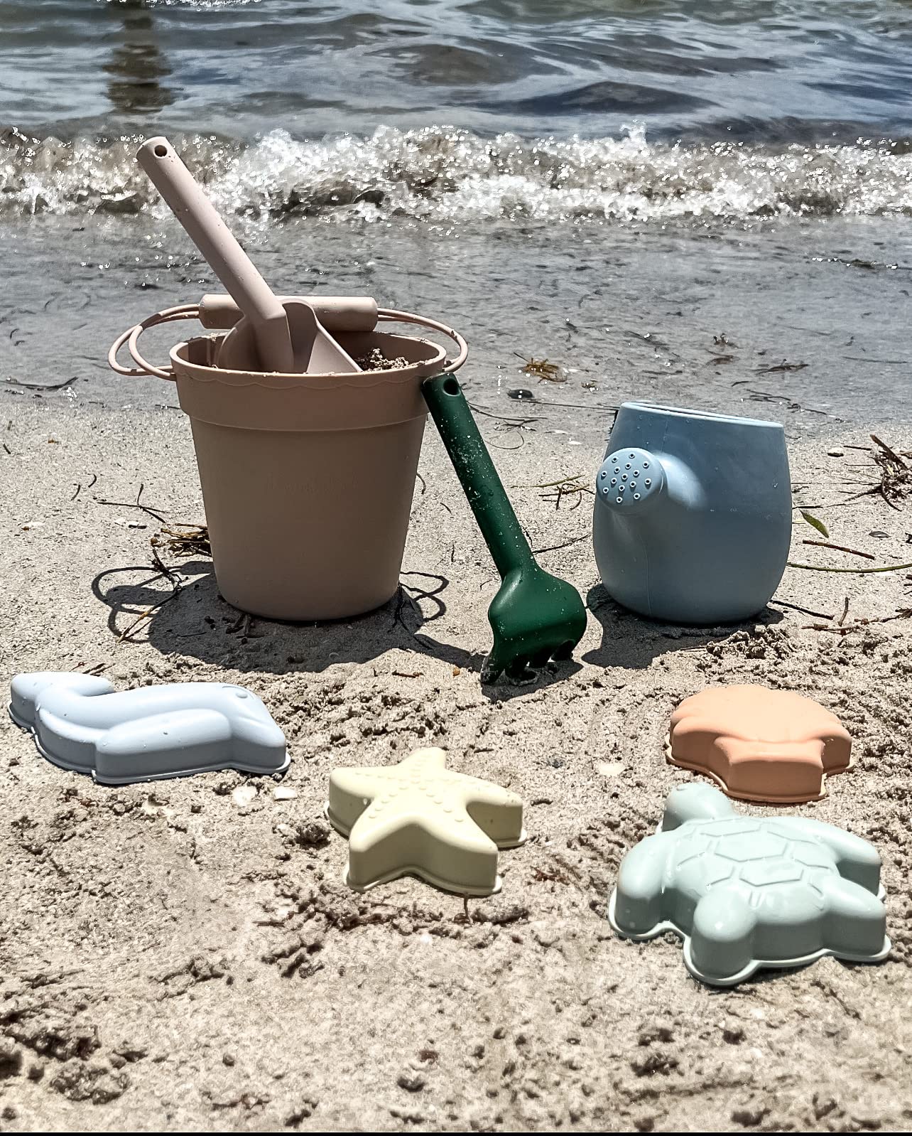 **Premium Silicone Beach Toys Set - Kids Sand Bucket with Shovel & 4 Sand Molds - Travel-Friendly, Safe & Dishwasher-Safe Beach Toys for Toddlers - Includes Net Carrying Bag (Blush Pink) - Perfect for Beach Trips, Sandcastles & Outdoor Play**