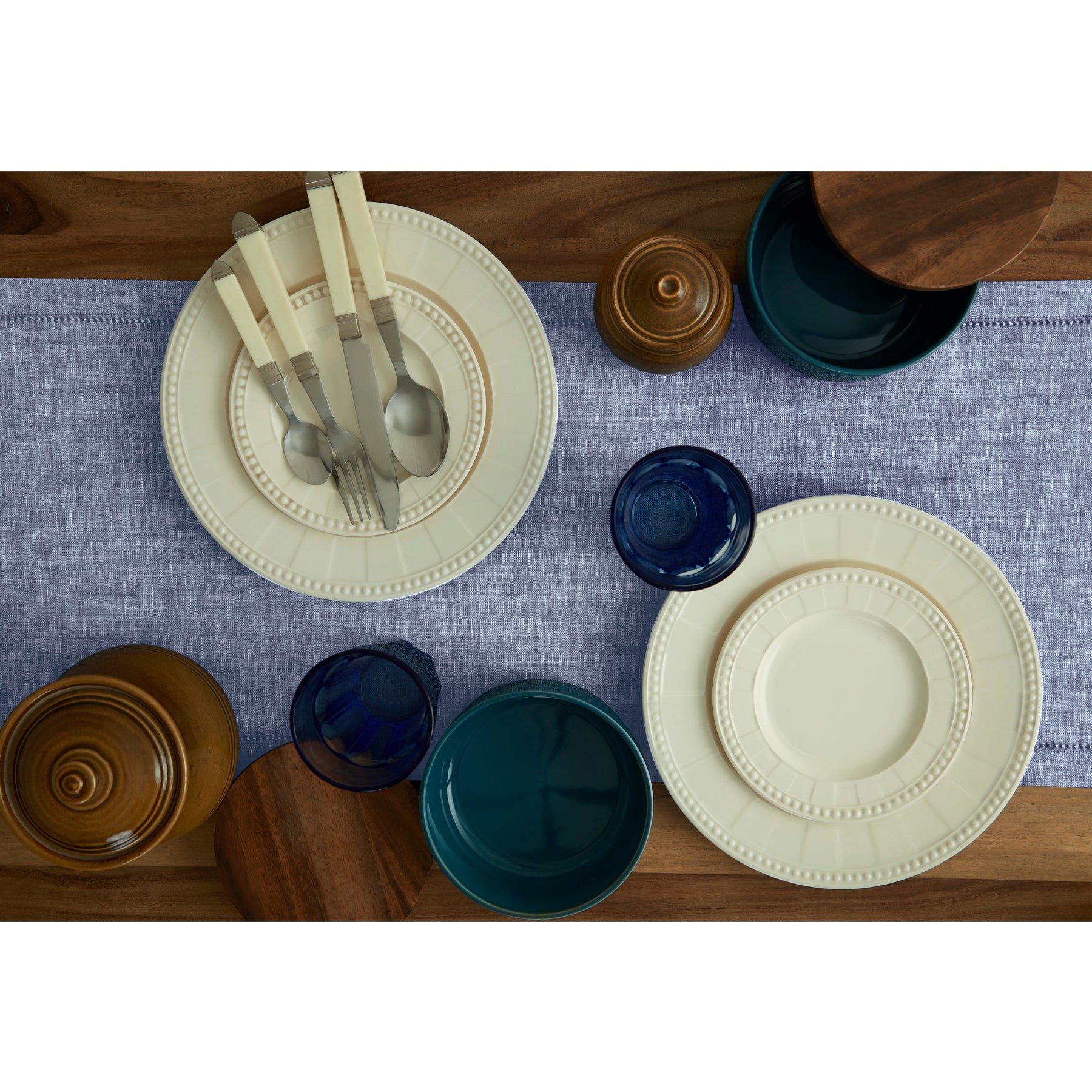 Elegant Milan Table Runner for Dining Room Decor - Perfect for Weddings, Parties, and Holiday Tablescapes