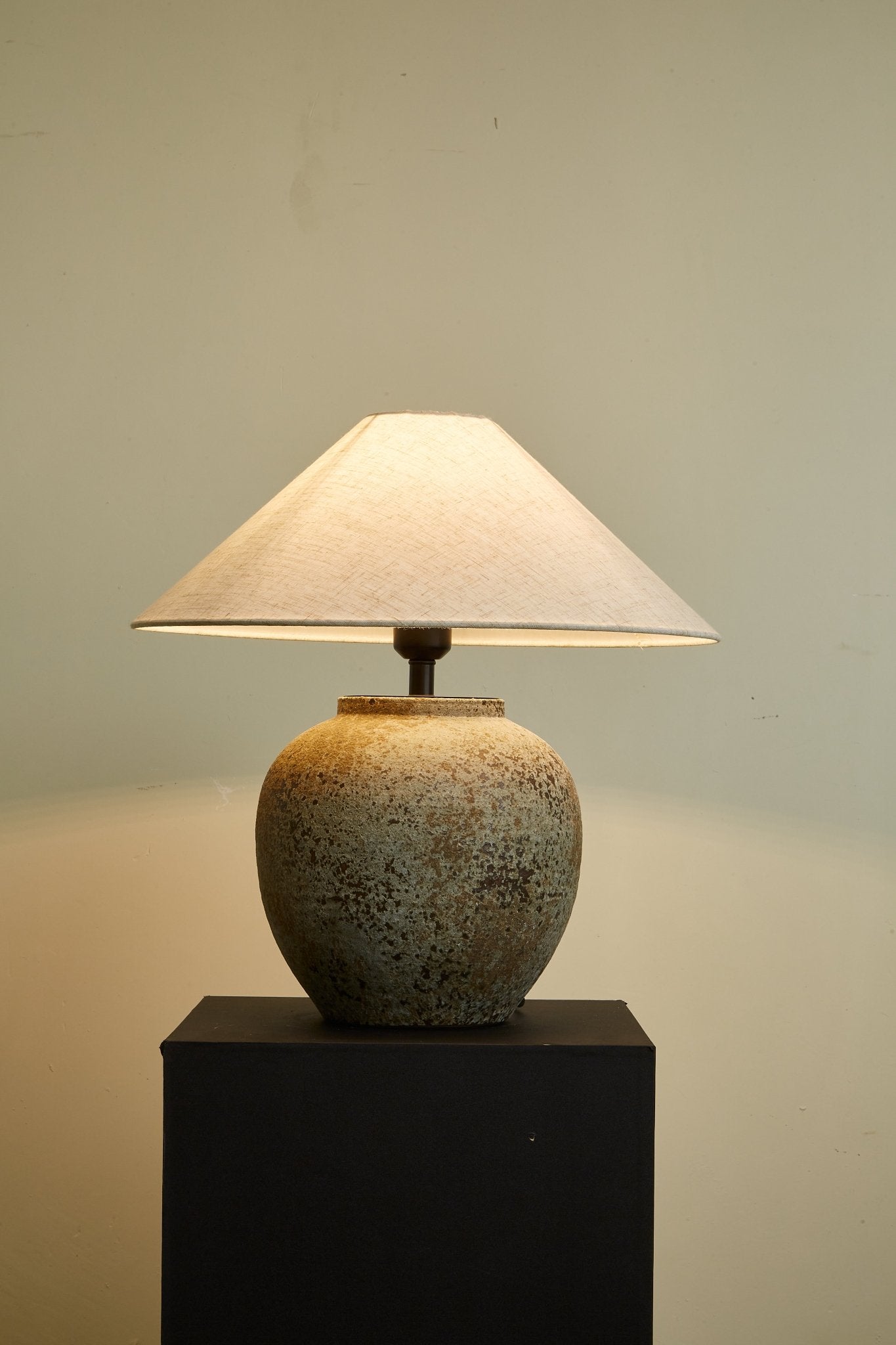 Modern Terra Vessel Table Lamp - Handcrafted Ceramic Bedside Light with Natural Texture for Living Room, Bedroom & Office Decor - Perfect for Cozy Nights & Relaxing Ambience