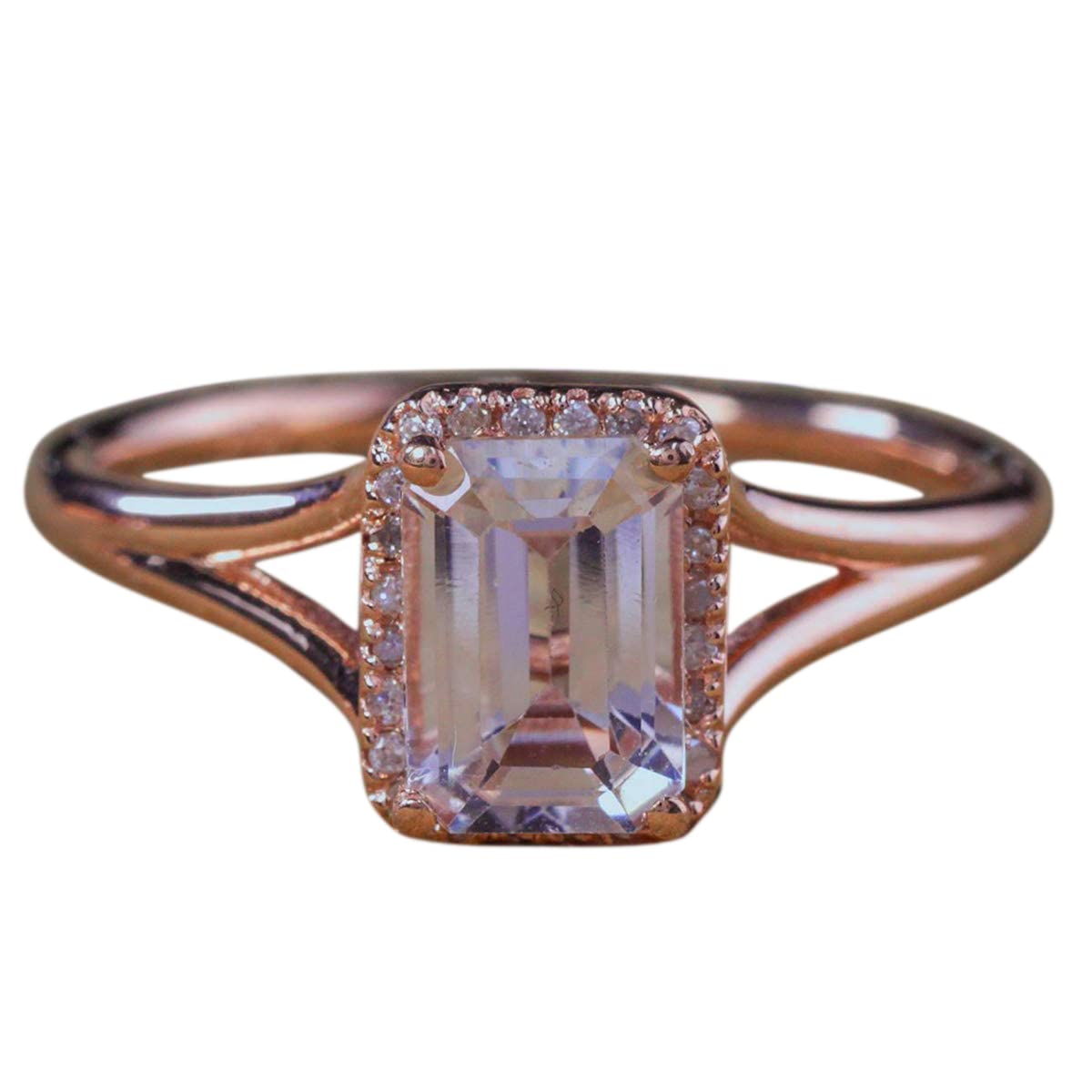 1.25 Carat Peach Pink Morganite & Diamond Halo Engagement Ring in 18K Gold Plating – Elegant Split Shank Design for Wedding, Proposal & Anniversary Gifts