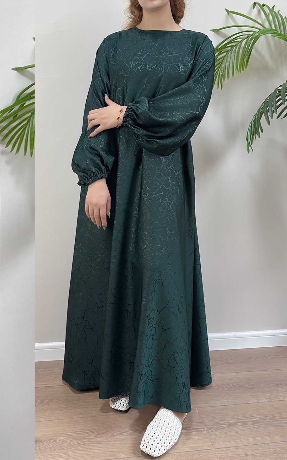 Elegant Maura Textured Abaya with Adjustable Belt - Modest Islamic Dress for Women - Perfect for Prayer, Eid, and Special Occasions