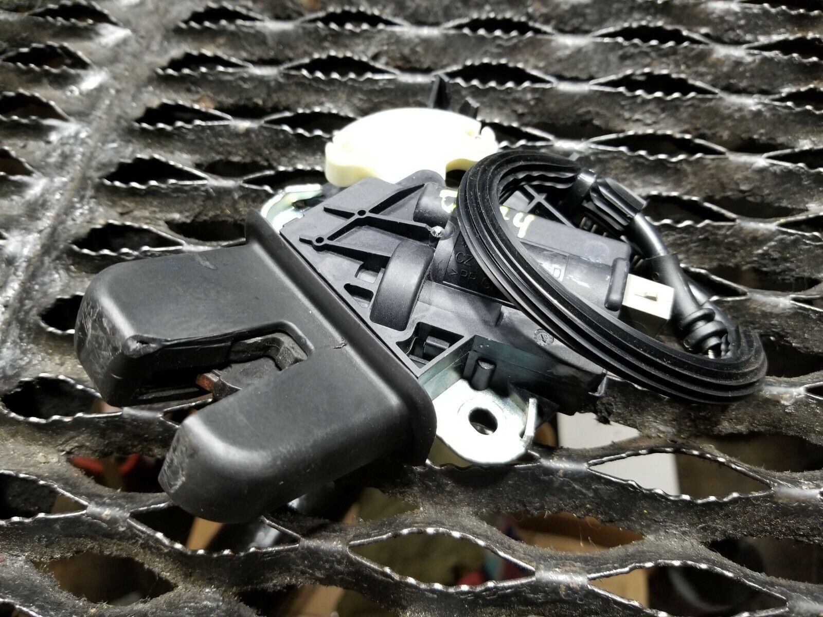 Original OEM 05-08 Audi A4 Rear Trunk Lock Latch Actuator Replacement Part - Perfect for Car Repair & Maintenance