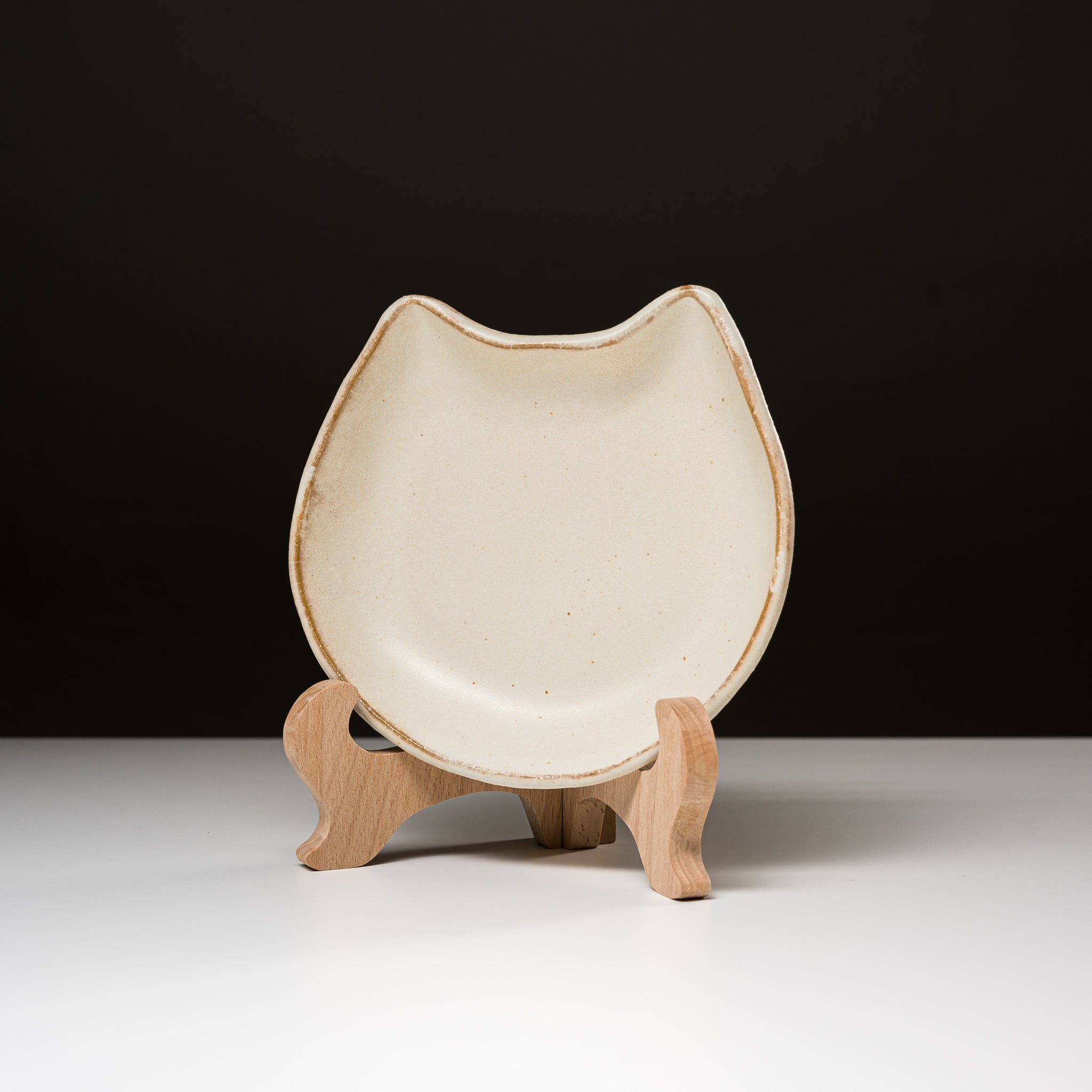 Wakasama Kiln Kinari Cat Plate - 15.5 cm Handcrafted Ceramic Dish | Perfect for Sushi, Desserts & Home Decor
