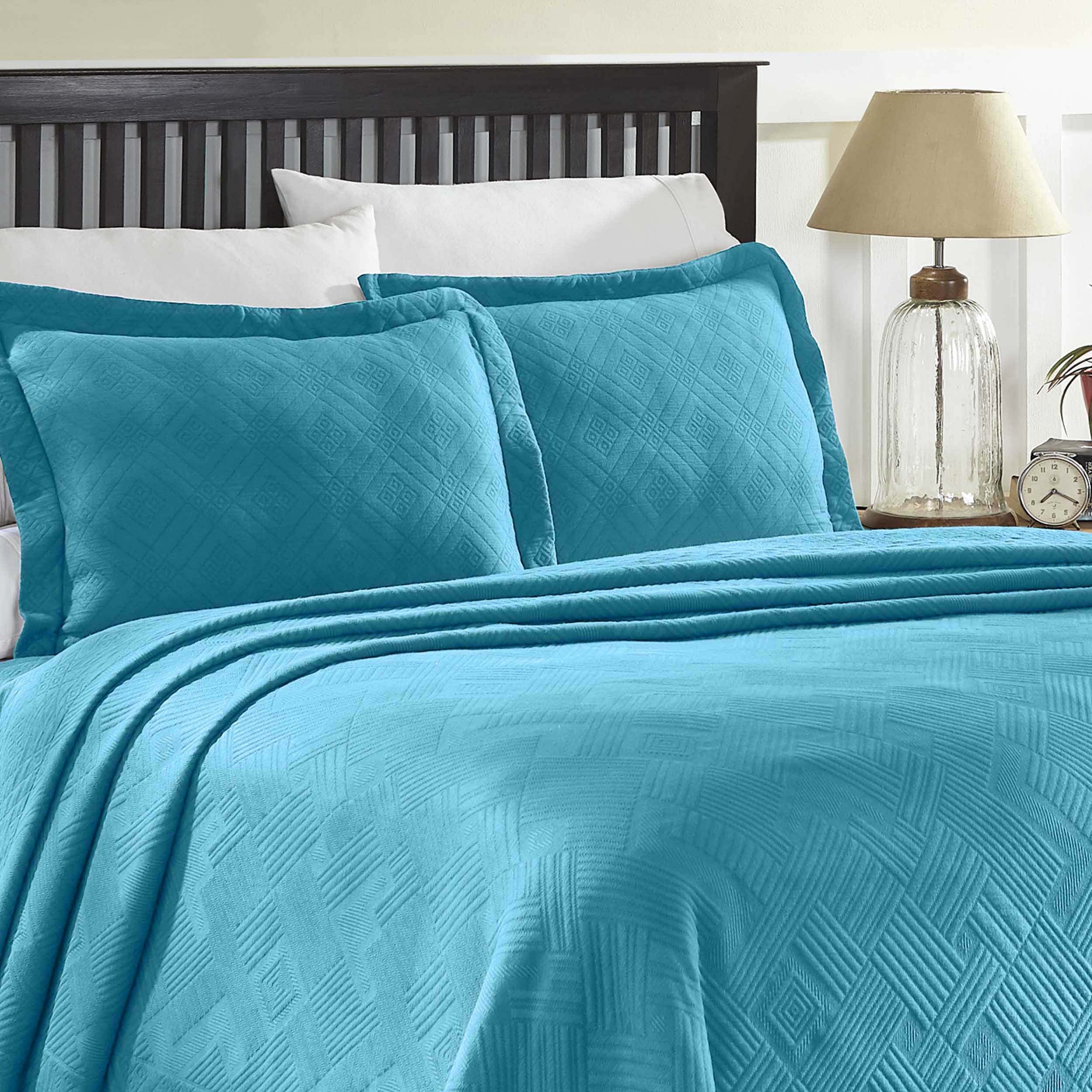 Geometric Fret Cotton Jacquard Matelasse Scalloped Bedspread Set - Queen Size Luxury Bedding for Modern Bedrooms | Perfect for Guest Rooms & Master Suites