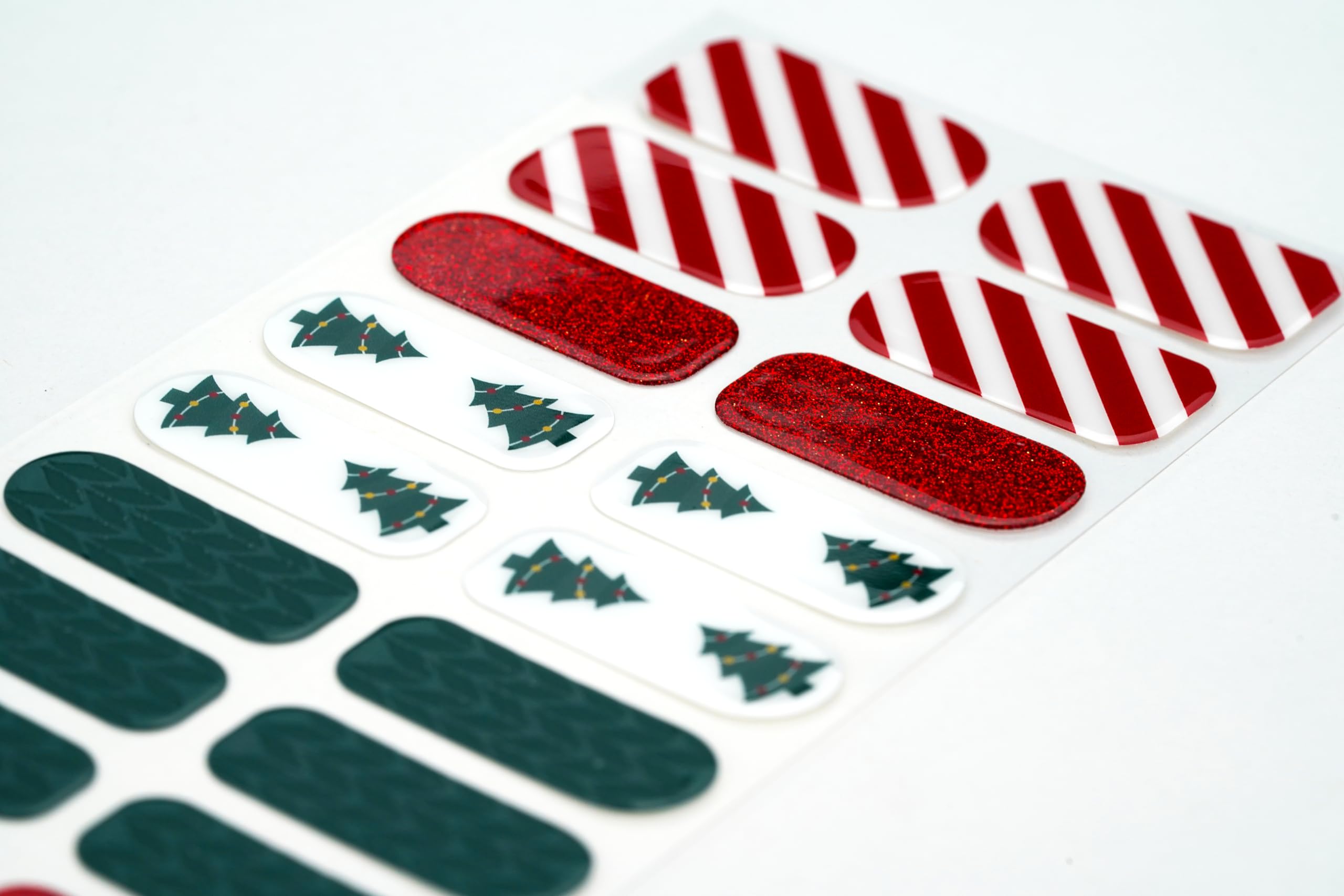 22 Premium Semi-Cured Gel Nail Polish Strips with Application Accessories - Classic Christmas Design for Holiday Parties & Festive Nail Art
