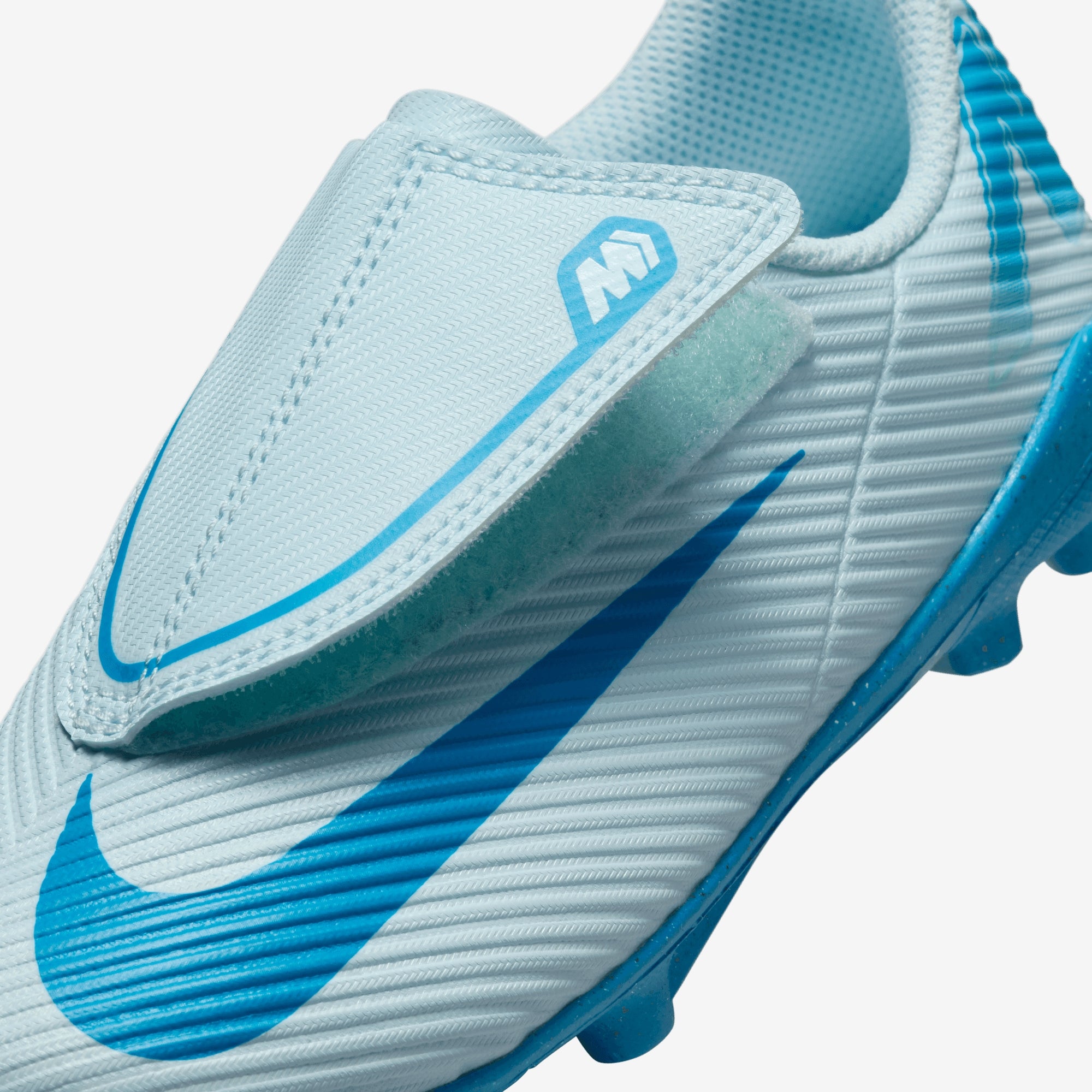 Nike Jr. Mercurial Vapor 16 Club Soccer Cleats - Lightweight Youth Football Shoes for Boys & Girls - Perfect for Training, Matches & Outdoor Play