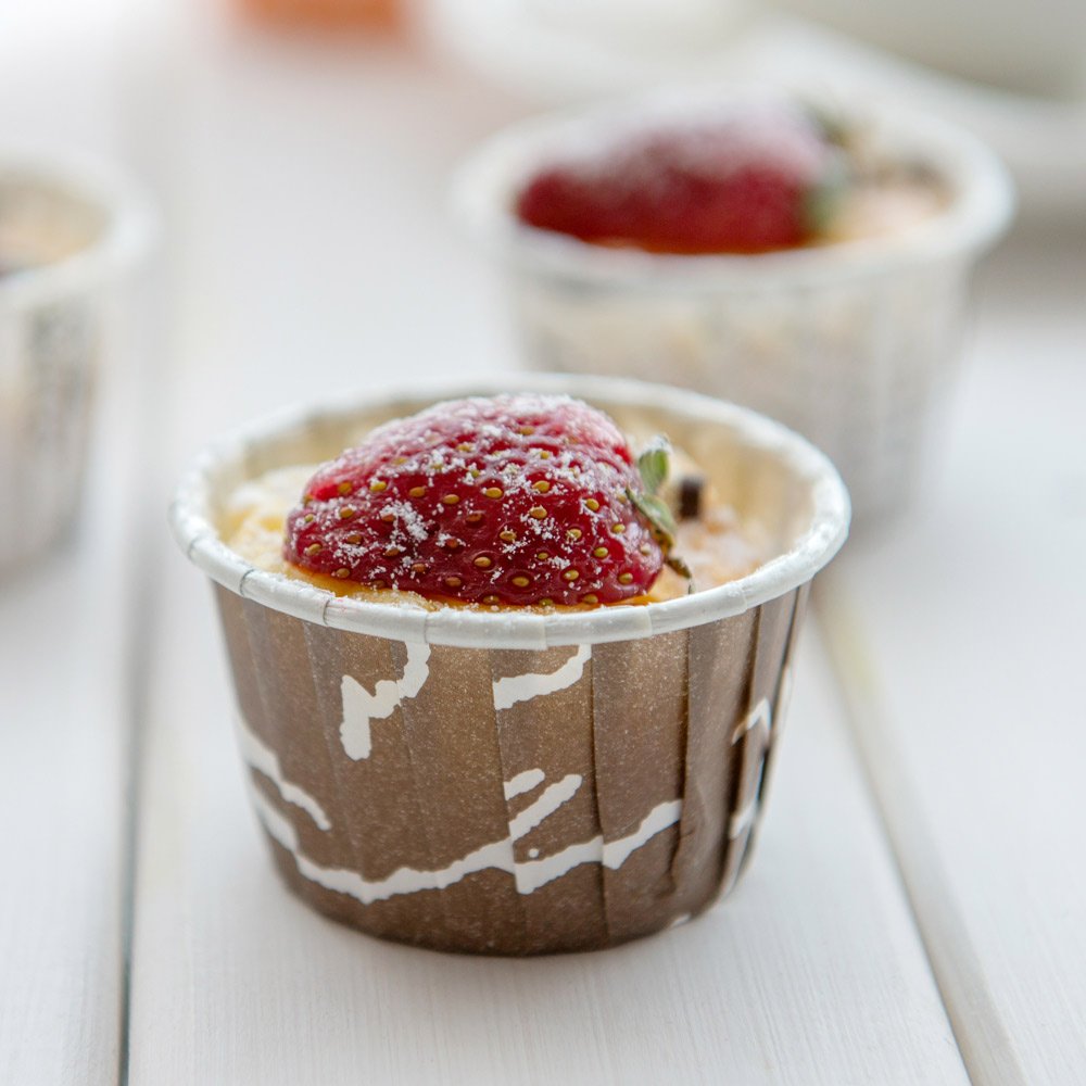 Restaurantware Panificio 1-Ounce Baking Cups - 200 Count Pleated Cupcake Liners | Oven-Safe & Freezer-Safe Brown & White Paper Muffin Wrappers | Disposable Newsprint Baking Cups for Weddings, Baby Showers & Birthday Parties | Perfect for Home Baking, Catering & Special Events