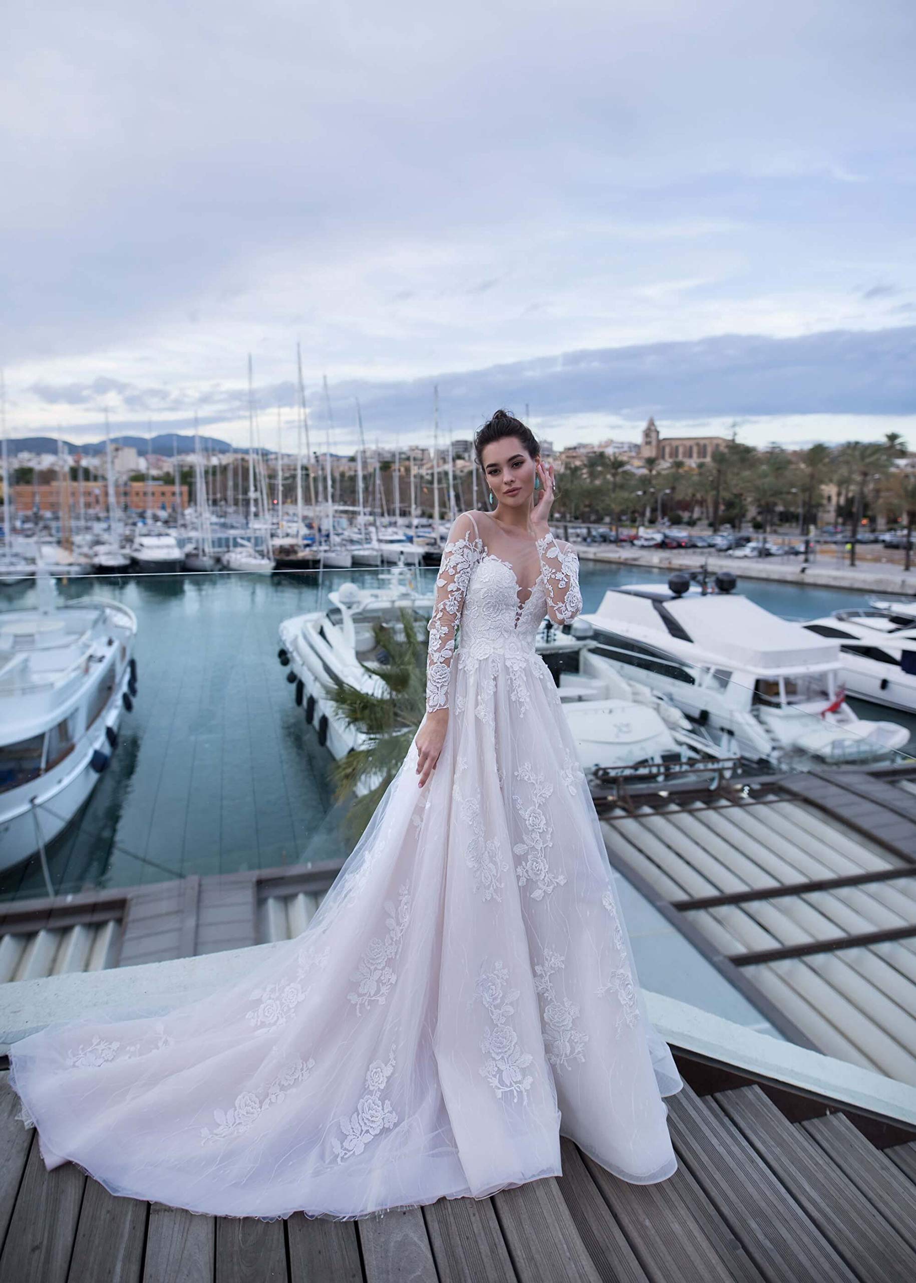 Elegant Long Sleeve Lace Wedding Dress with Sweetheart Neckline | A-Line Beach Bridal Gown for Women | Plus Size 20 White | Perfect for Beach Weddings, Outdoor Ceremonies & Romantic Photoshoots