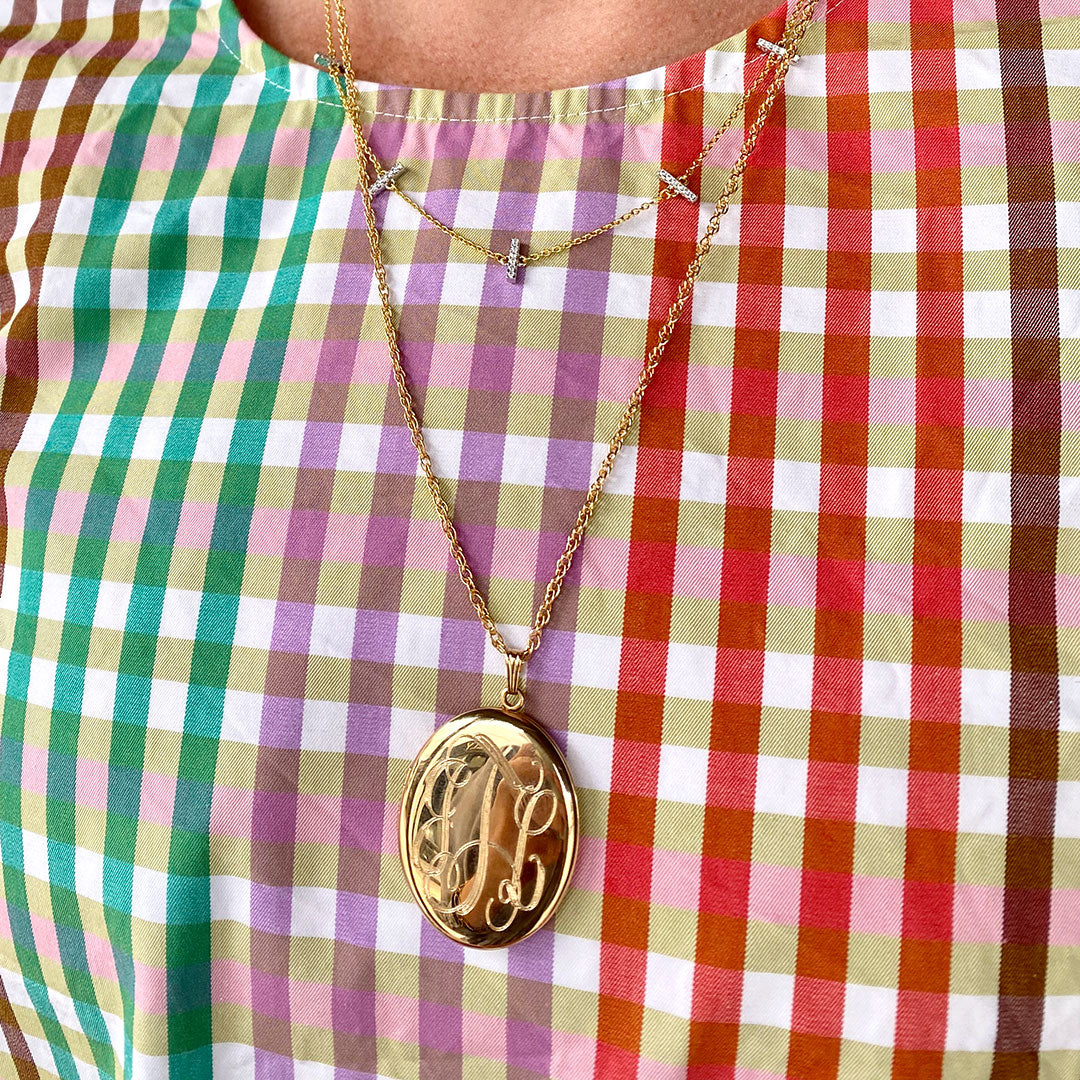 14K Gold Filled 30x38mm Oval Locket Necklace for Women - Elegant Photo Pendant Jewelry Gift for Mom, Wife, Girlfriend - Perfect for Valentine's Day, Anniversary & Special Occasions