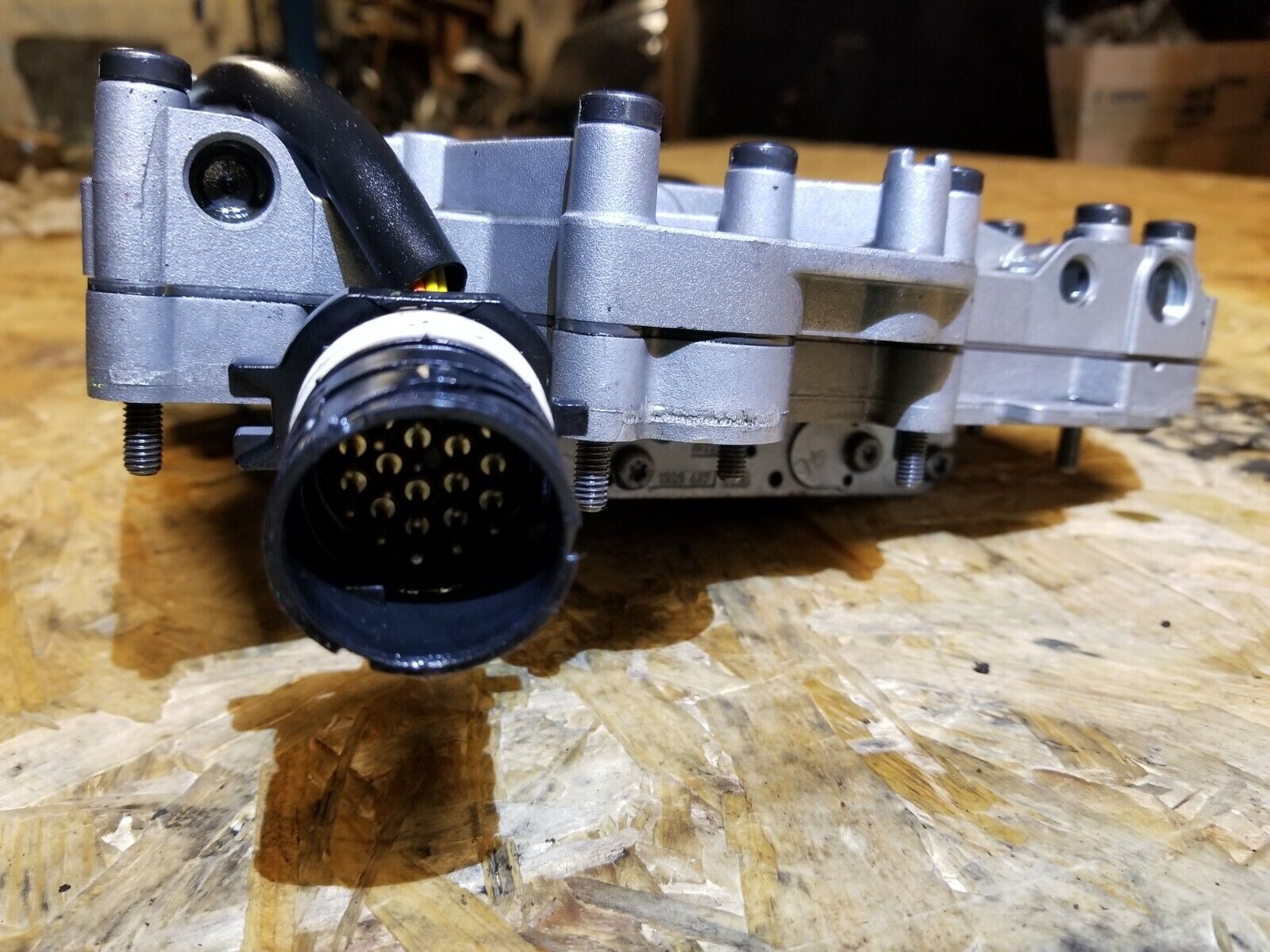 03 04 05 06 Audi A4 B6 3.0L Automatic Transmission Valve Body OEM Replacement Part - Perfect for Smooth Gear Shifting & Transmission Repair
