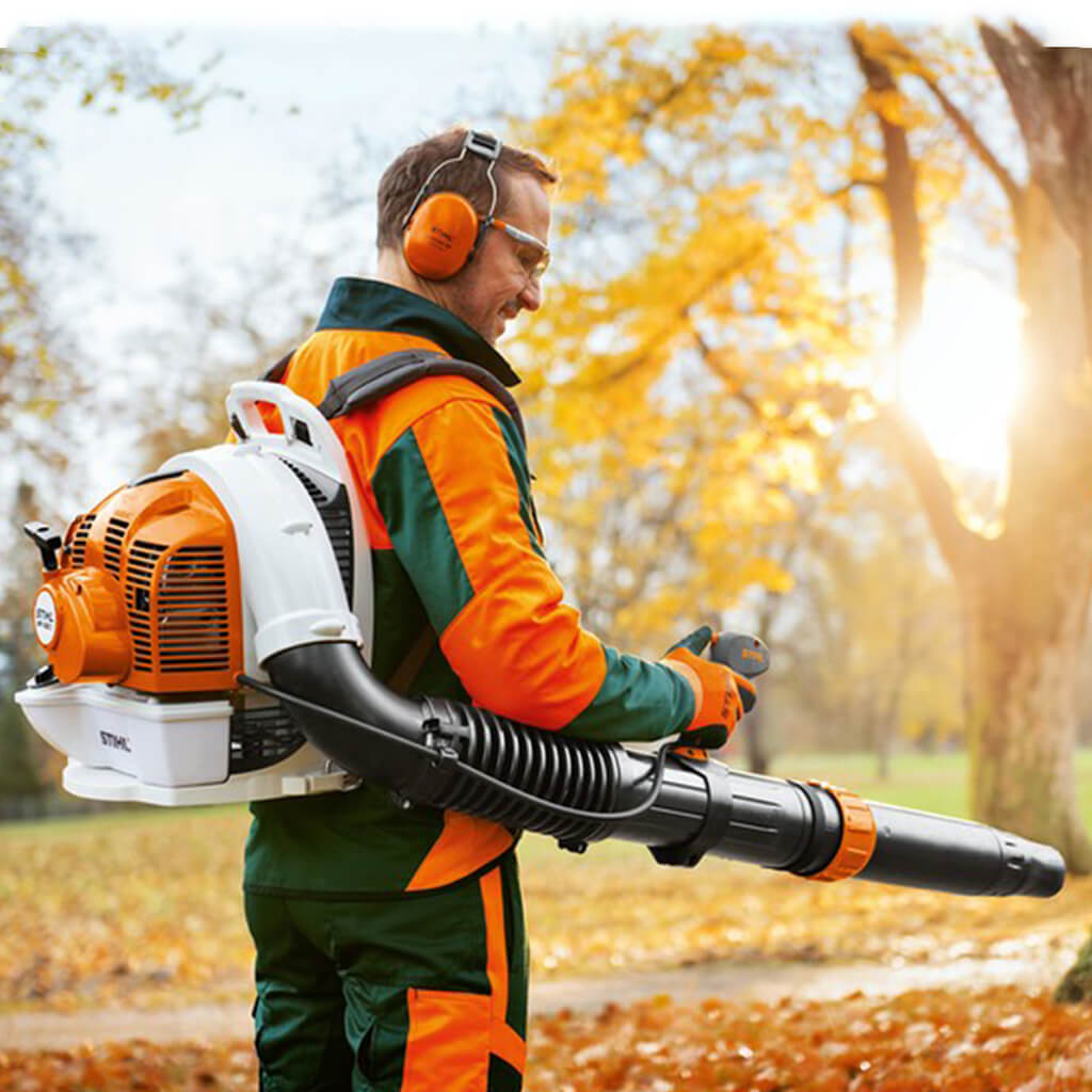 STIHL BR 800 X Professional Backpack Leaf Blower - High Power Gas Powered Yard Blower for Lawn Care, Landscaping & Fall Leaf Cleanup
