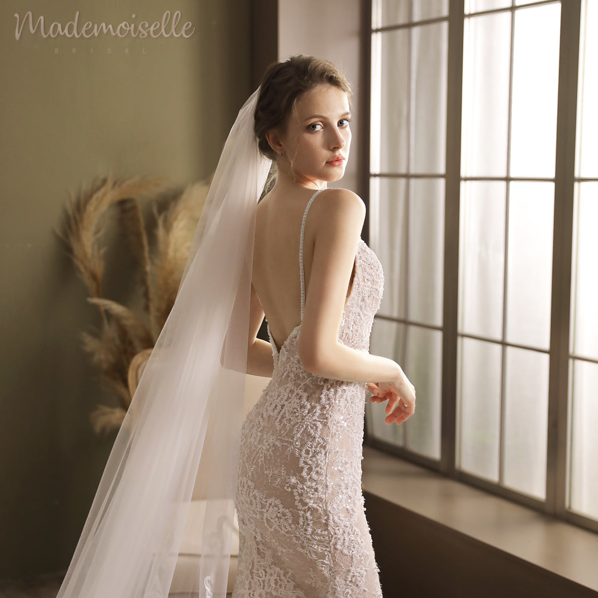 Elizabeth Veil - Elegant Bridal Wedding Veil with Lace Trim for Bride, Church Ceremony & Photo Shoots