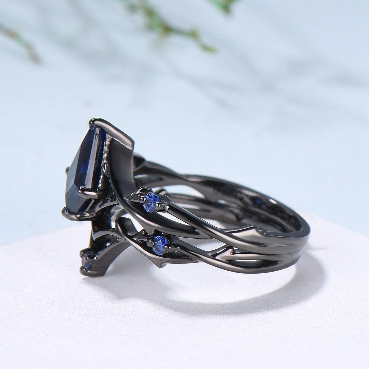 Art Deco Black Gold Blue Sapphire Engagement Ring Set - Split Shank Kite Cut Wedding Band, Elegant Anniversary Bridal Jewelry for Women - Perfect for Proposals, Weddings & Special Occasions
