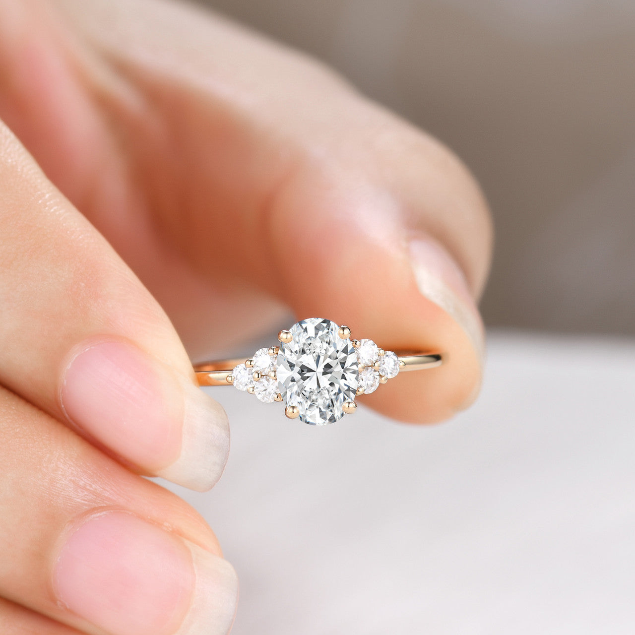 Lab Grown Oval Diamond Engagement Ring - 6x8mm IGI Certified 0.9-1 Carat in 14K/18K Yellow Gold - Perfect for Wedding Proposals & Anniversary Gifts