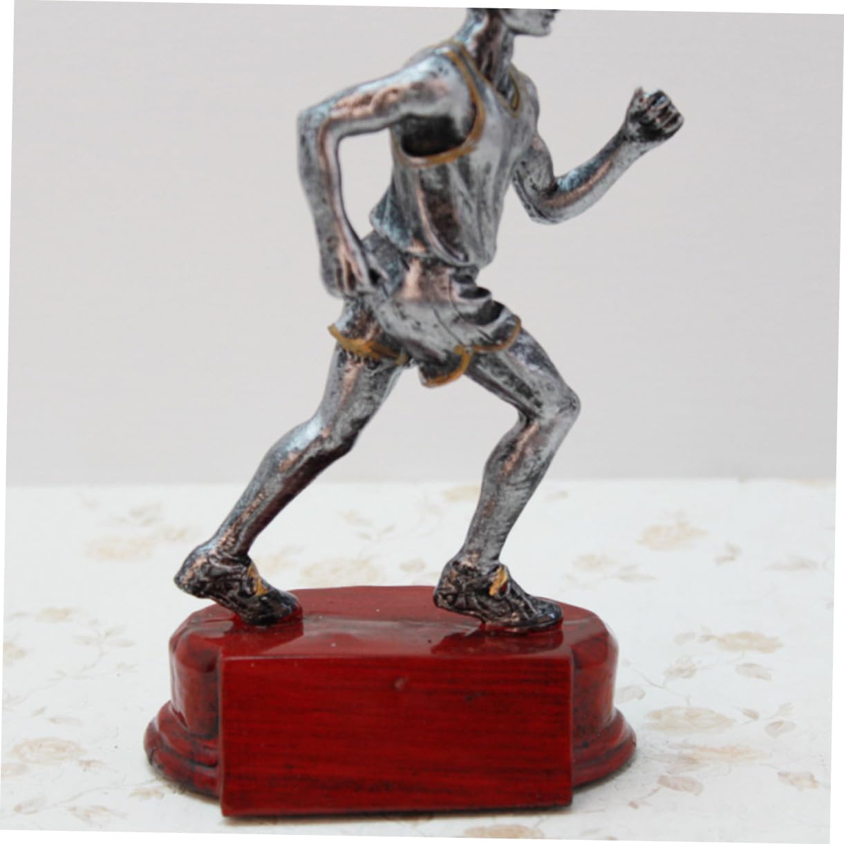 Mipcase 3 Pcs Running Theme Figurines - Mini Marathon Trophy Decorations for Office Desk, Craft Projects, and Sports Awards - Perfect for Running Enthusiasts, Race Events, and Home Decor