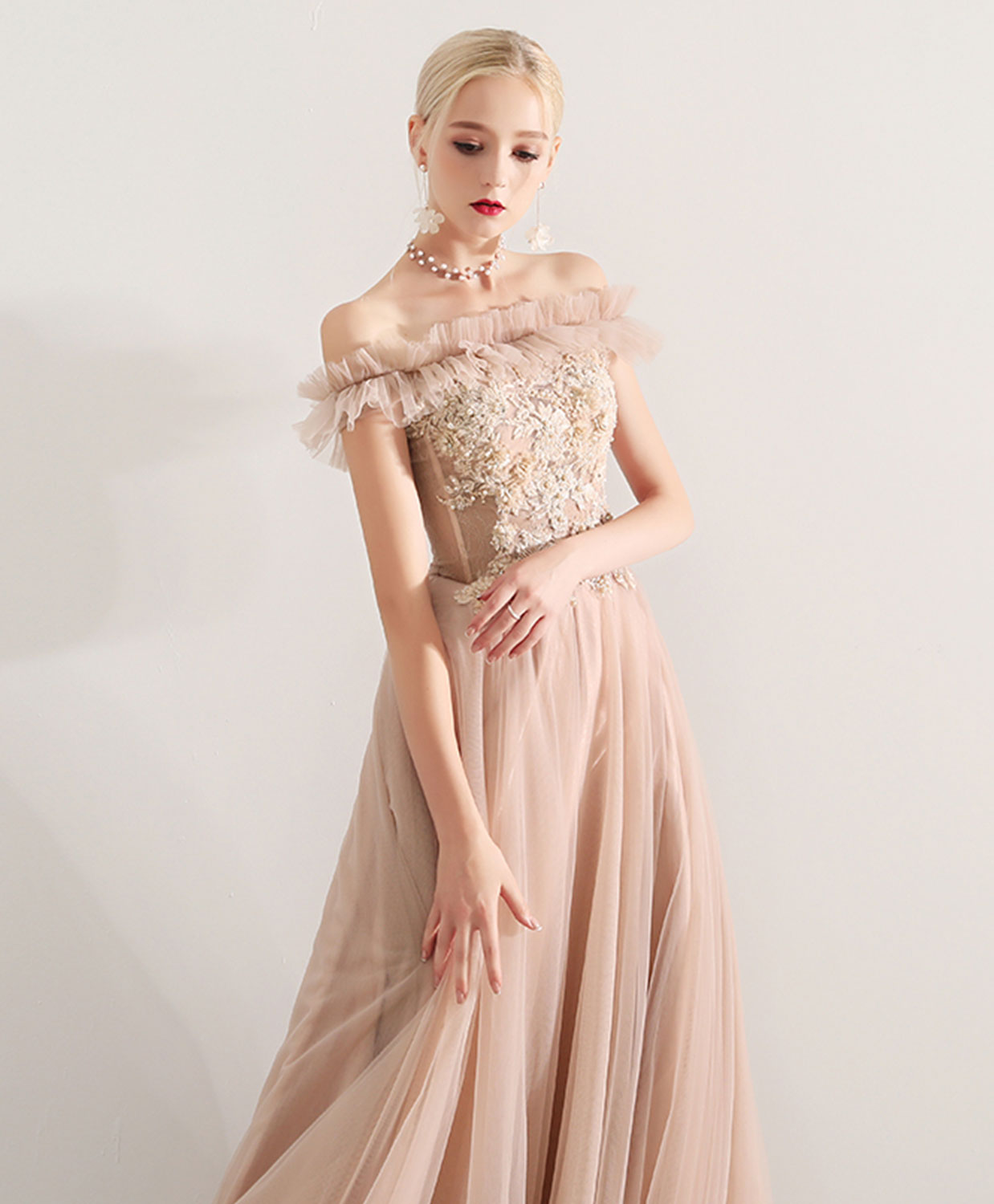 Elegant Champagne Tulle Lace Long Prom Dress & Evening Gown - Perfect for Homecoming, Formal Dances, and Special Occasions