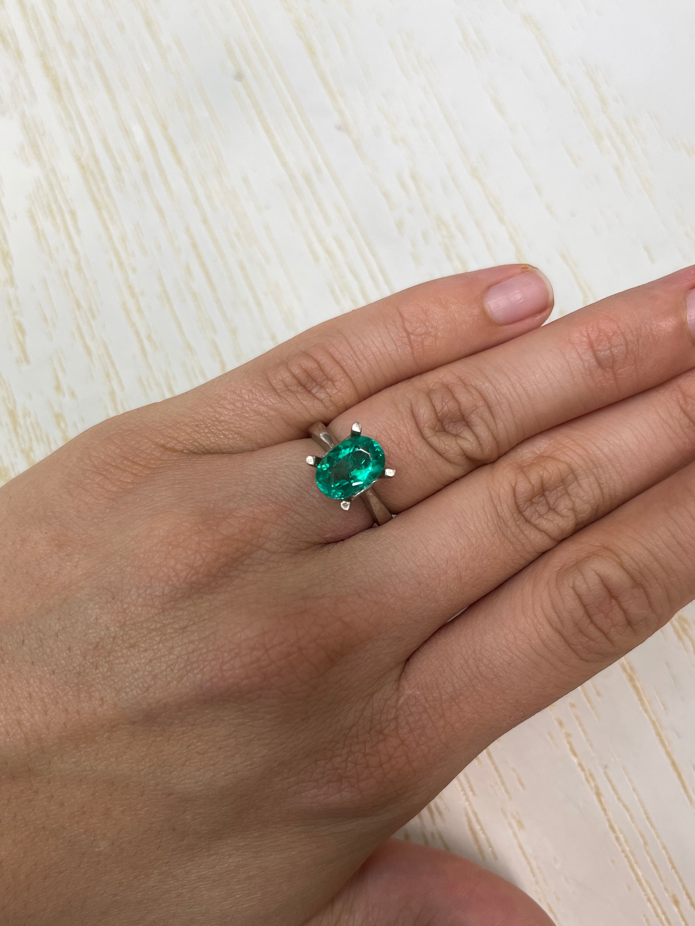 2.40 Carat Natural Colombian Emerald Gemstone - 11x8mm Oval Cut VVS Clarity Loose Green Emerald for Jewelry Making, Engagement Rings & Fine Collections