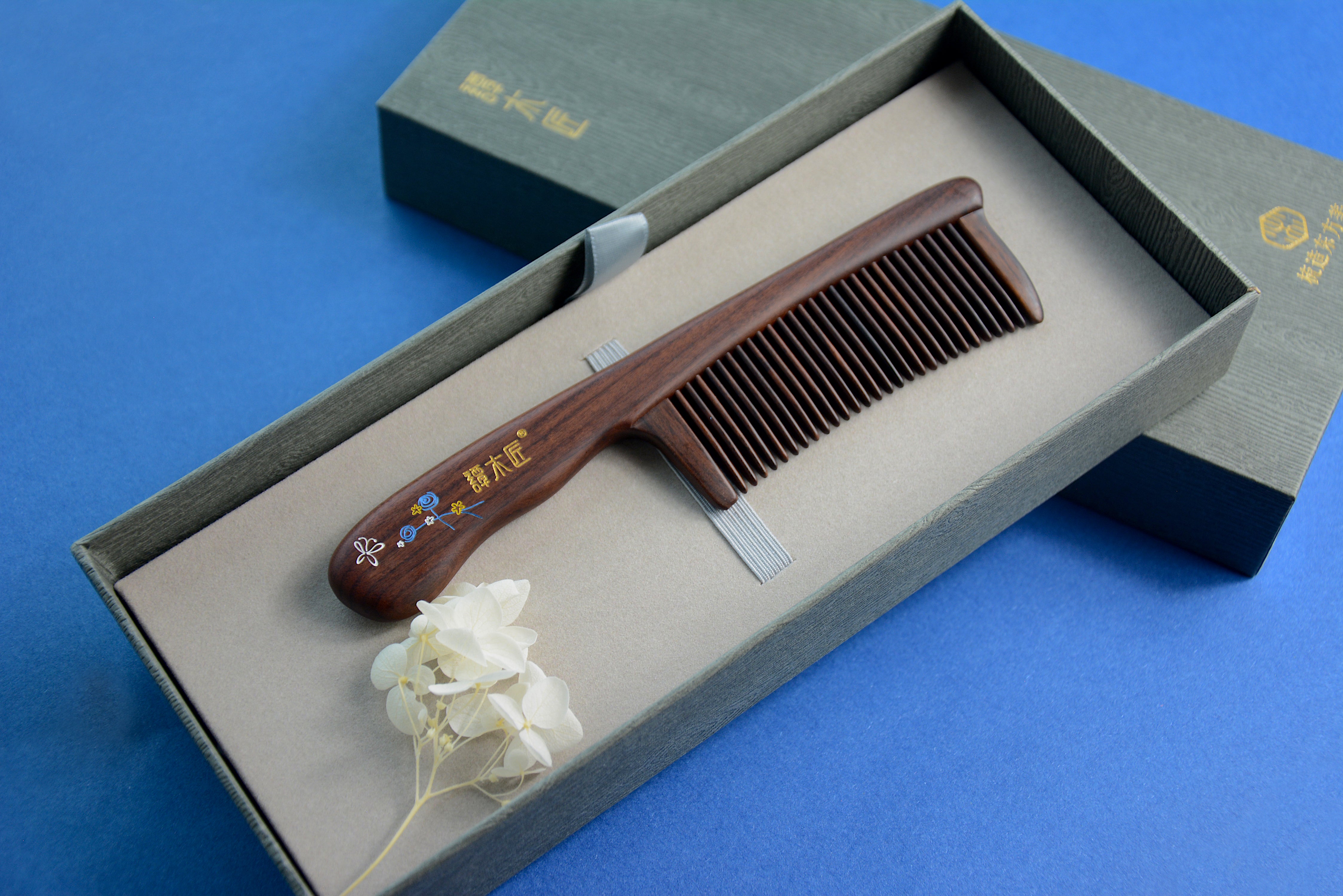 Premium Handcrafted Wooden Hair Comb for Women - Natural Flower Design, Smooth Detangling & Styling - Perfect for Daily Use, Travel & Gifts