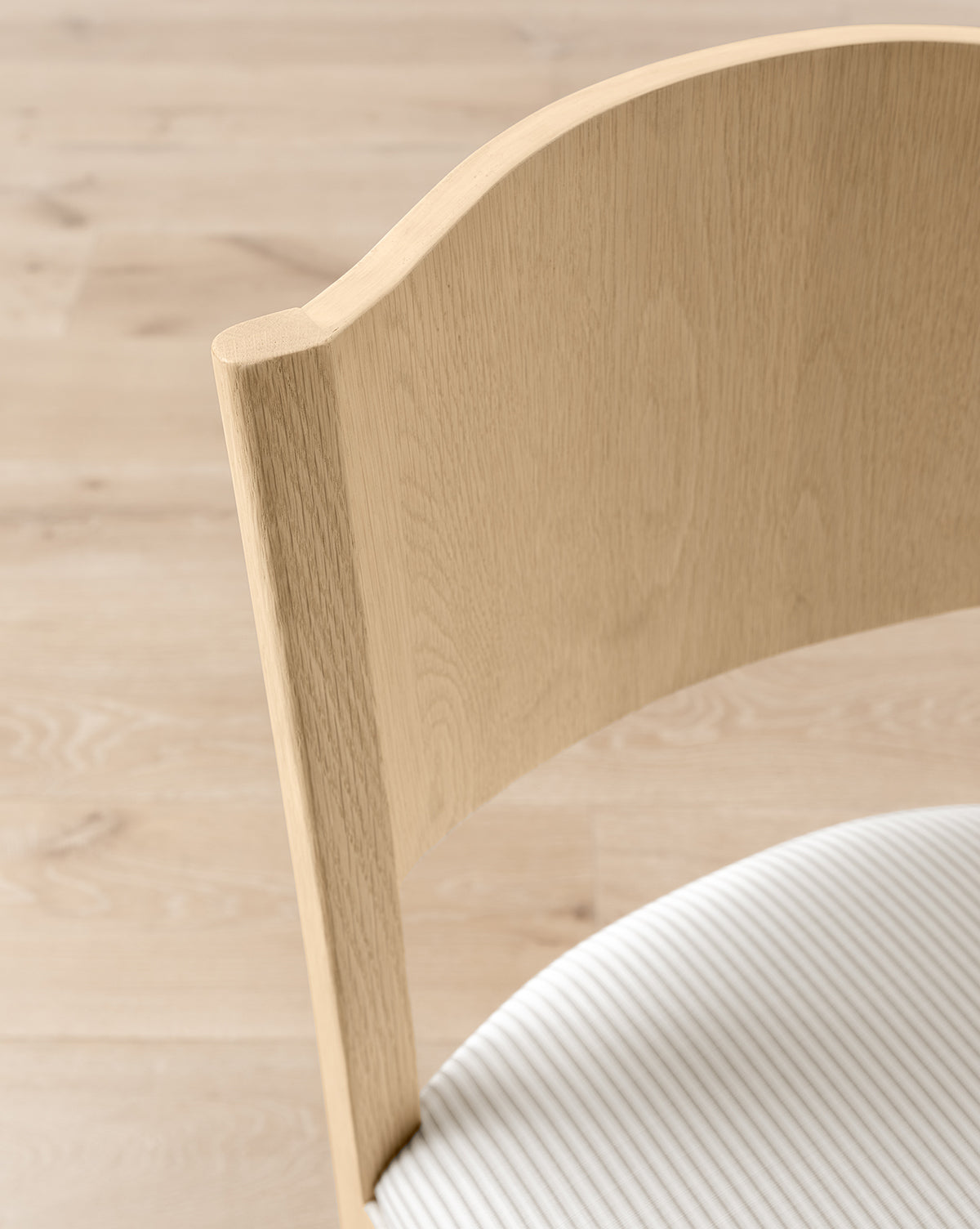 Modern Shepherd Dining Chair - Solid Wood Farmhouse Style Kitchen Chair for Home & Restaurant - Perfect for Farmhouse, Rustic, and Country Style Dining Rooms