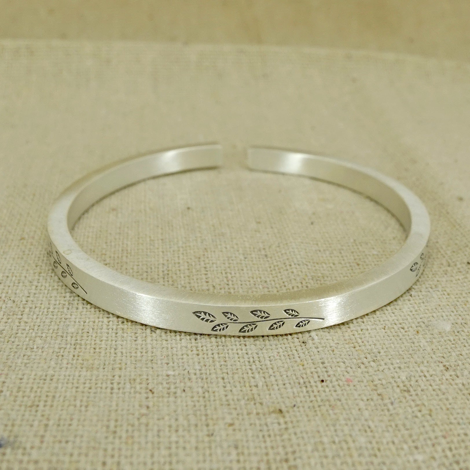 Sterling Silver Bangle Bracelet for Women - Elegant & Durable 925 Silver Jewelry Gift for Her - Perfect for Parties, Weddings & Everyday Wear
