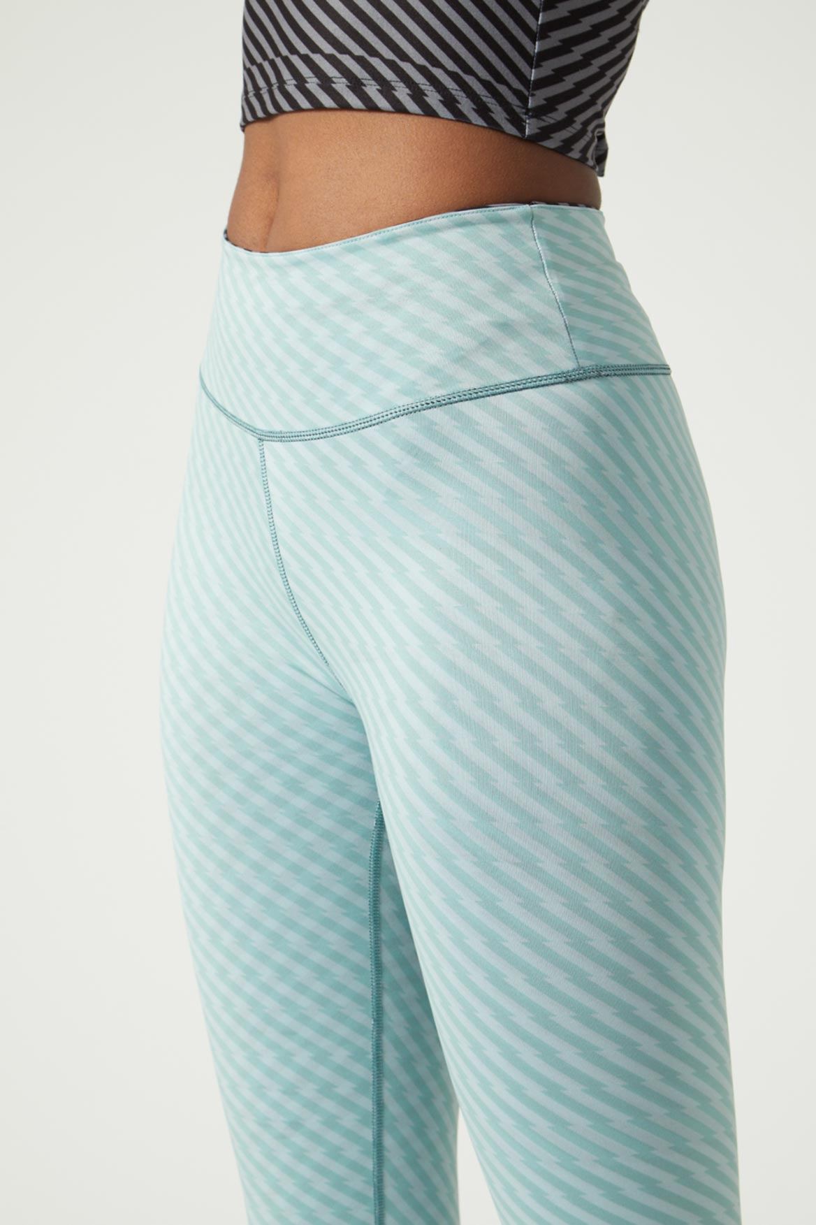 High Waist Reversible Leggings with Zig Zag Design - Comfortable Workout & Yoga Pants for Women - Perfect for Gym, Running, and Lounge Wear