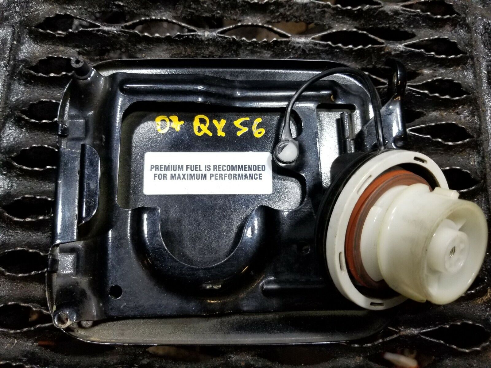 2004-2007 Infiniti QX56 OEM Fuel Tank Door Lid with Gas Cap Replacement - Perfect for Off-Roading & Daily Commutes