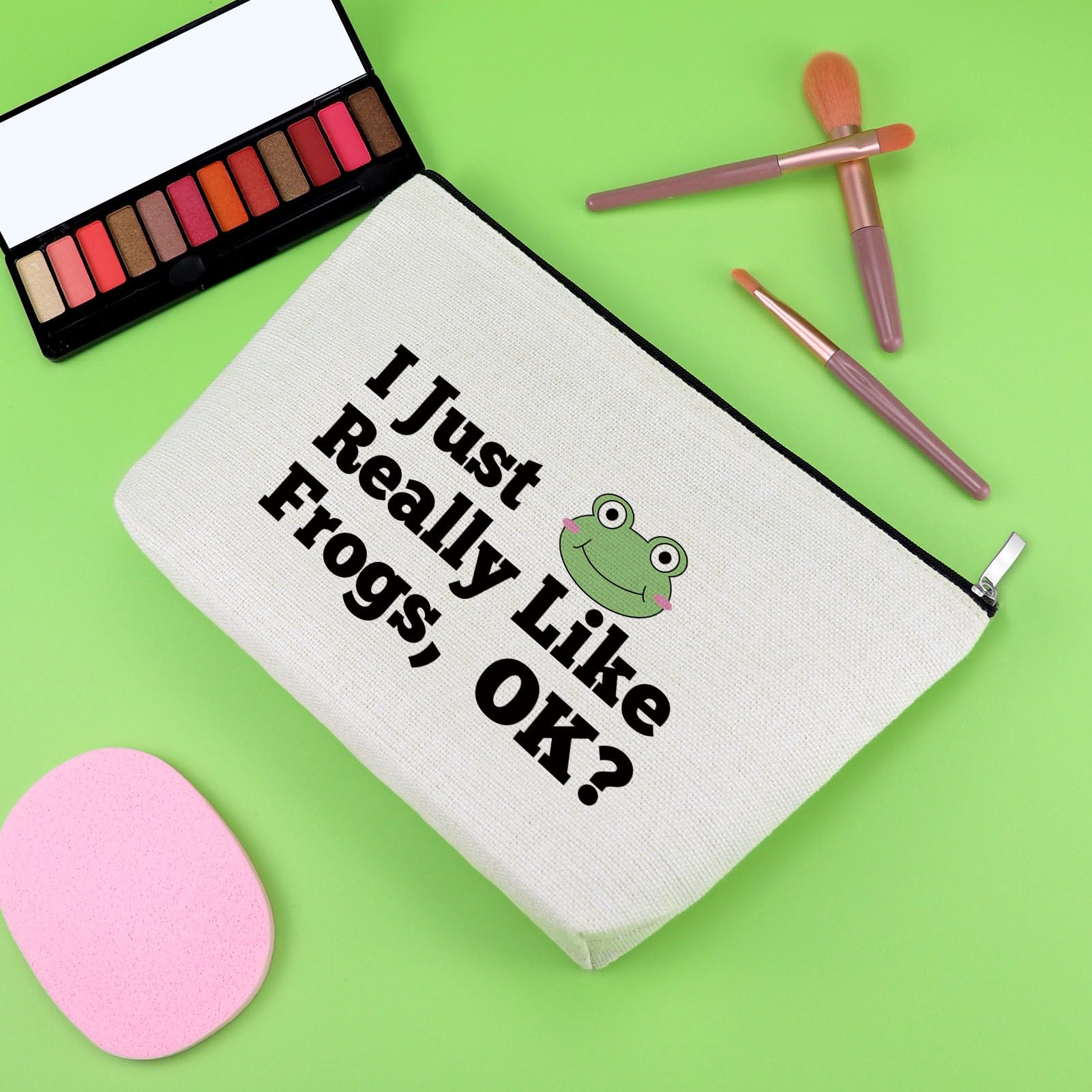 Cute Frog Makeup Bag for Women - Waterproof Cosmetic Pouch Travel Organizer | Perfect Frog Lover Gift for Girls, Friends Birthday & Graduation | Animal Themed Gift Idea for Travel, Gym & Daily Use