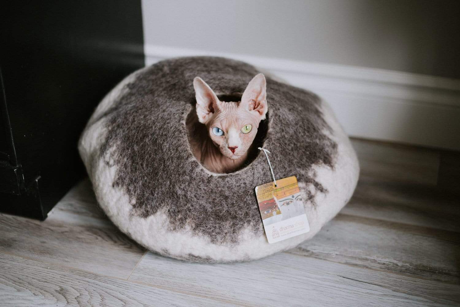 Cozy Himalayan Cat Cave Bed for Small Cats - Soft & Warm Pet Hideaway for Kittens & Small Breeds - Perfect for Indoor Napping, Playtime & Stress Relief