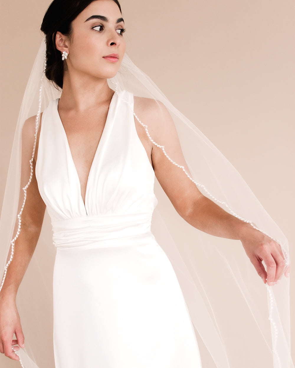 Kelly Scalloped Edge Veil - Elegant Lace Wedding Veil for Brides | Perfect for Church Ceremonies, Outdoor Weddings & Photoshoots