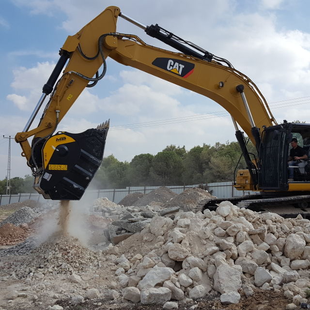 BF120.4 S4 Bucket Crusher for Excavators - Heavy Duty Demolition & Recycling Attachment for Construction Sites