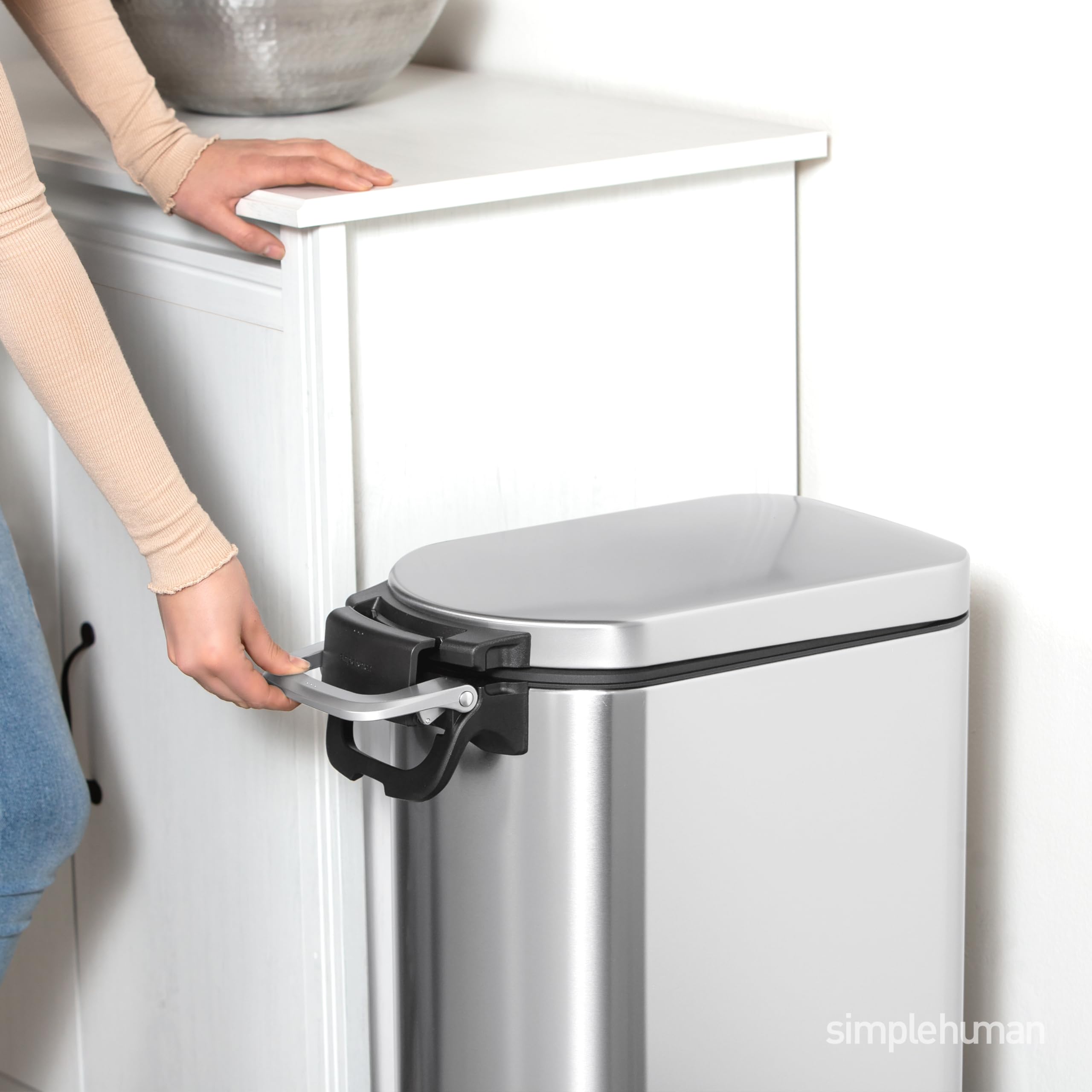 Simplehuman 35 Liter (40 lb / 18.1 kg) X-Large Pet Food Storage Container - Airtight Dog Food Bin, Cat Food Dispenser & Bird Seed Storage - Brushed Stainless Steel - Ideal for Kitchen, Pantry or Garage Organization