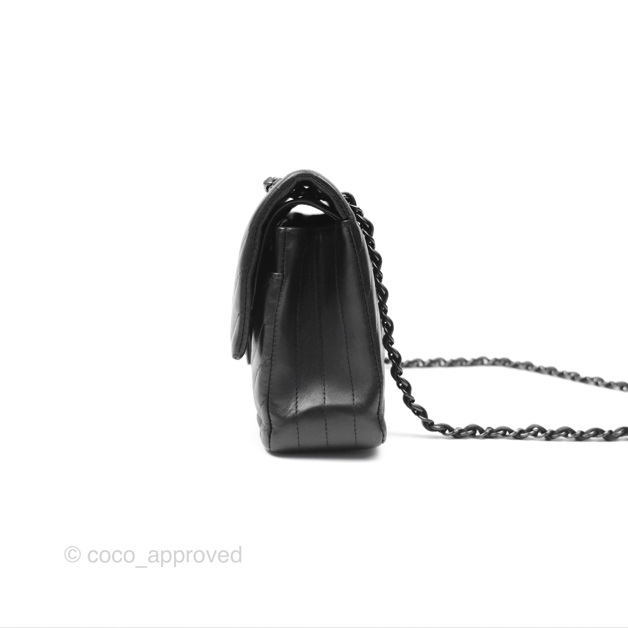 Chanel Classic Medium Flap Bag Chevron So Black Calfskin Leather - Perfect for Evening Events & Luxury Fashion Accessories