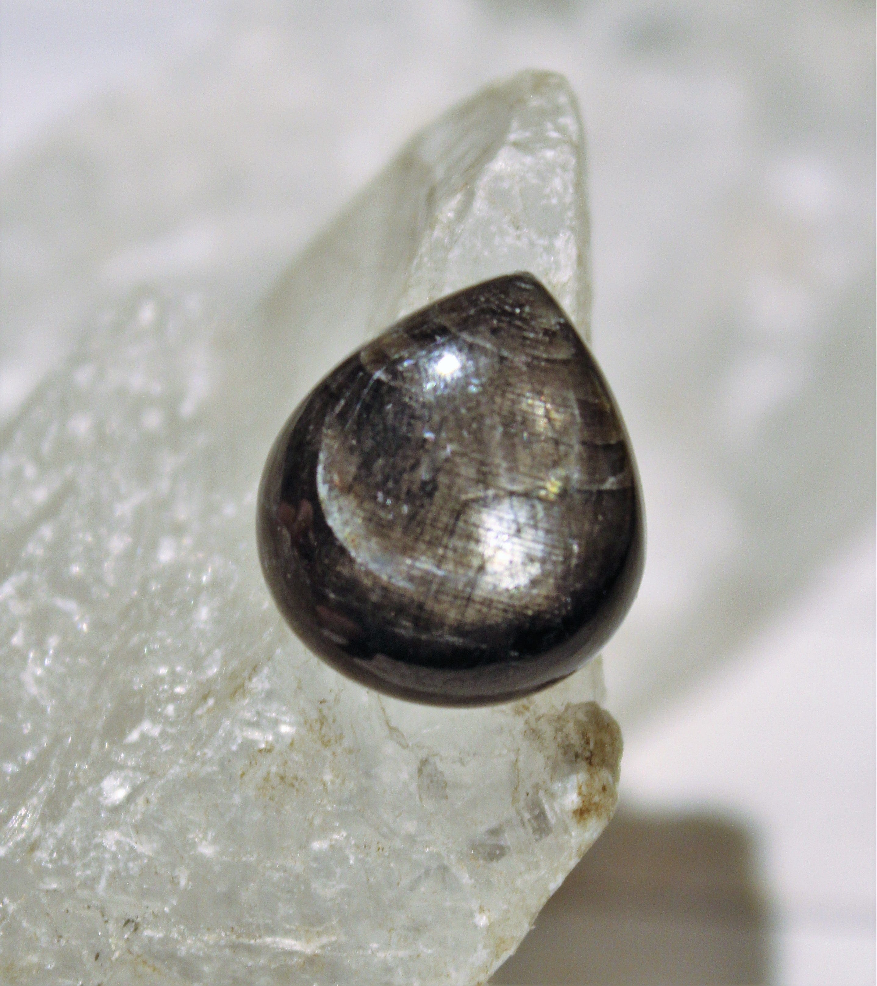 Natural Black Star Sapphire Cabochon - 10x8mm Oval Gemstone for Jewelry Making, Healing & Meditation | Perfect for Rings, Pendants & Bracelets