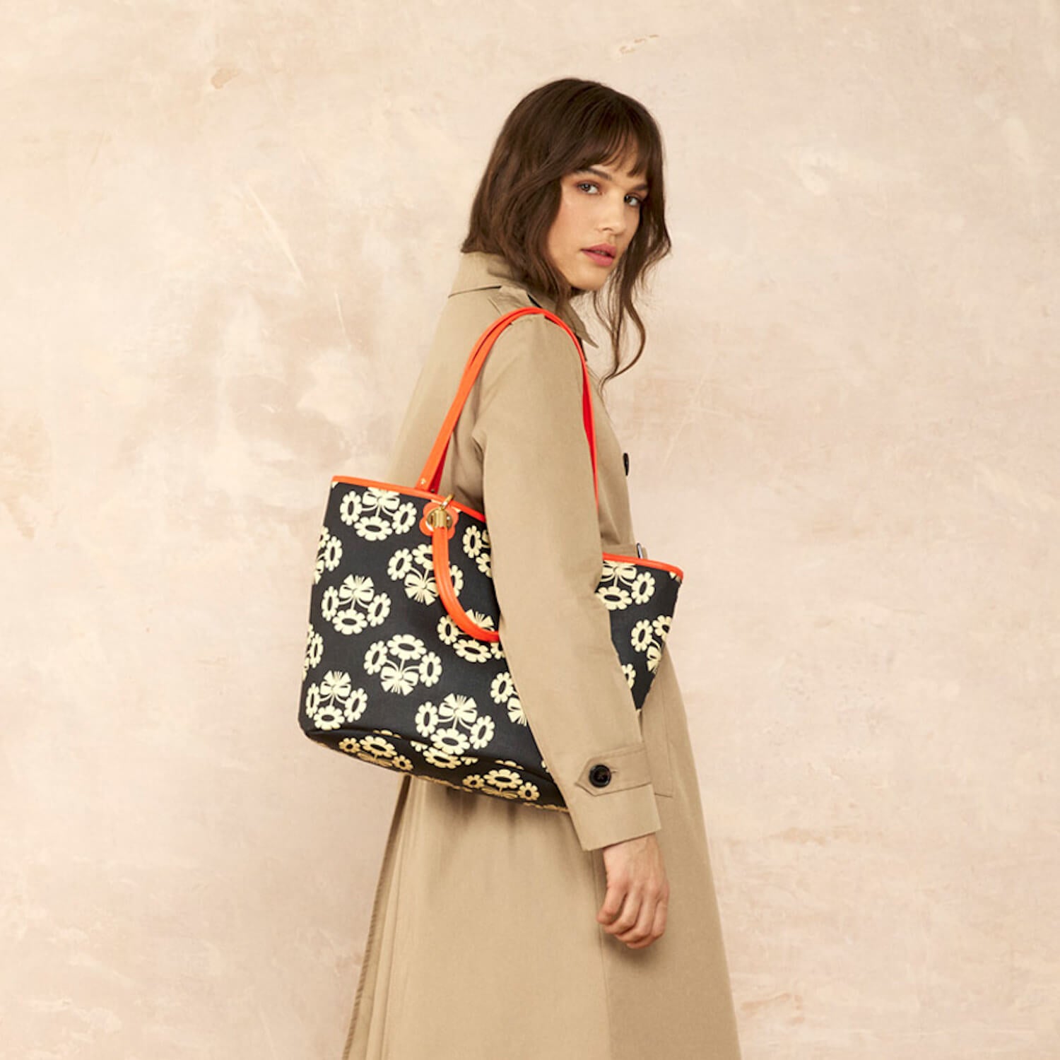 Stylish Smile Tote Bag with Posey Flower Print in Midnight Black - Perfect for Work, Shopping & Beach Outings