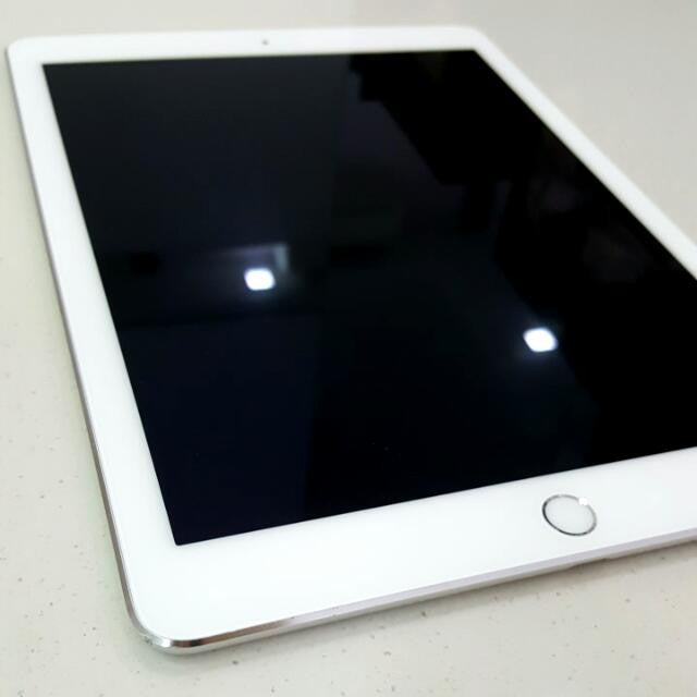 Apple iPad Air 2 16GB with LTE - Slim & Powerful Tablet for Work, Travel & Entertainment | Fast 4G Connectivity | Lightweight Design for On-the-Go Use
