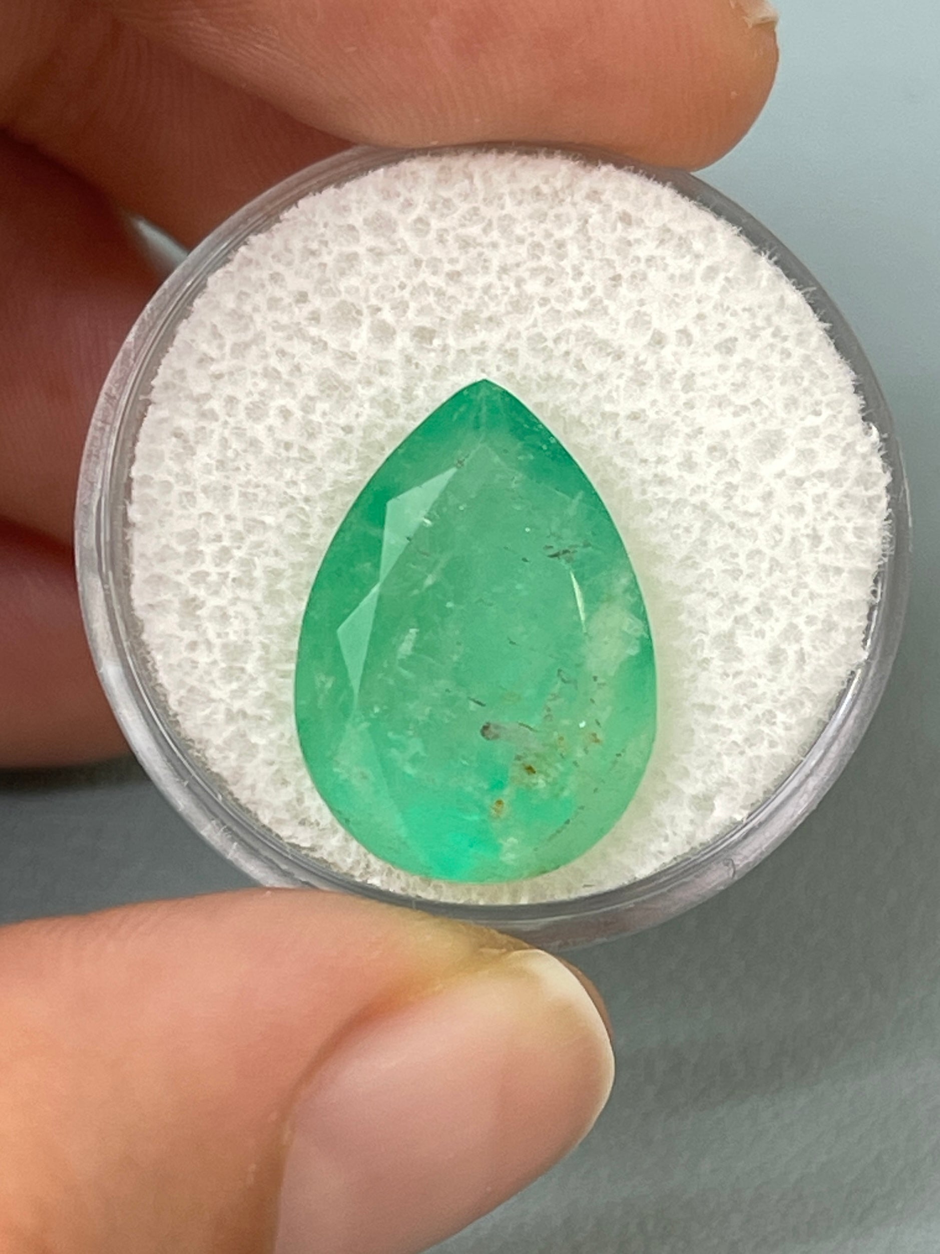 10.45 Carat Natural Colombian Emerald Pear Cut Loose Gemstone - Earthy Green 18x13mm for Jewelry Making, Engagement Rings & Luxury Gifts