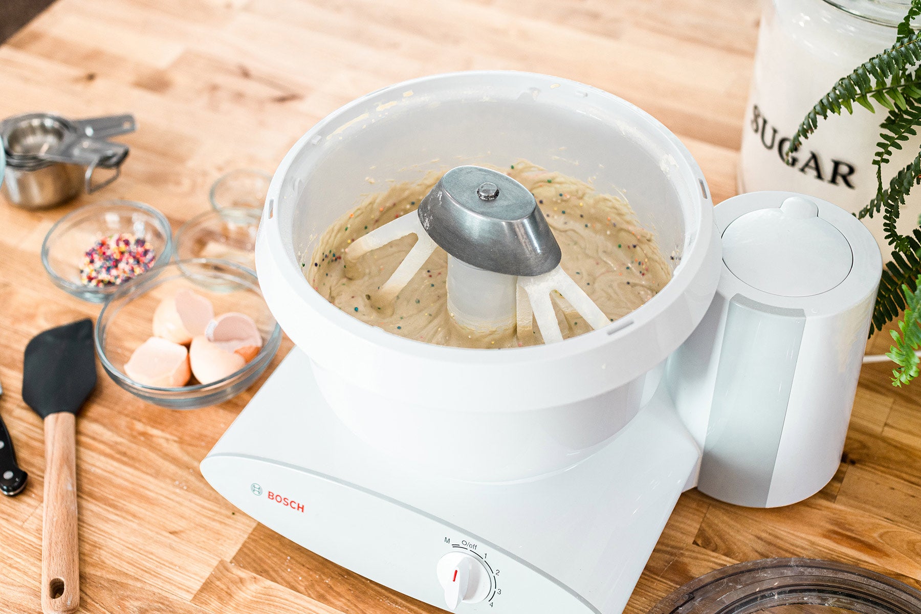 Bosch Universal Mixer - White Stand Mixer for Baking, Dough Kneading & Cake Mixing - Perfect for Homemade Bread, Cookies & Pastries - Kitchen Appliance for Home Bakers & Cooking Enthusiasts