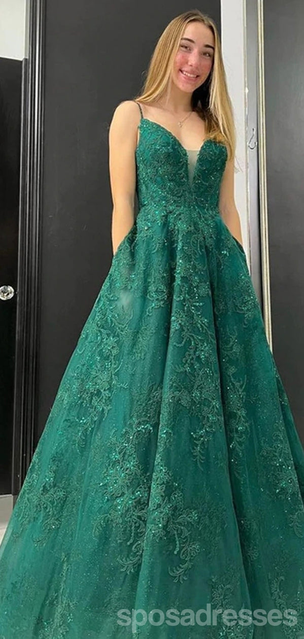 Emerald Green A-Line Spaghetti Strap V-Neck Long Prom Dress for Women - Elegant Formal Gown for Homecoming, Evening Party & Special Occasions