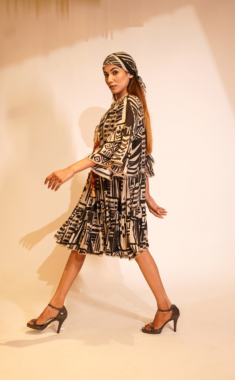 Elegant White Abstract Print Short Dress for Women - Perfect for Summer Outings, Beach Vacations & Casual Dates