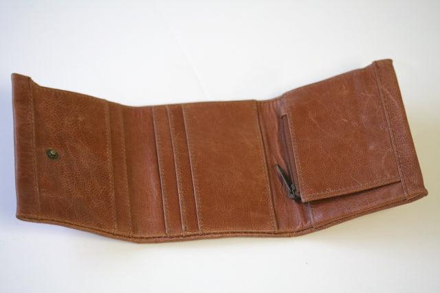 Vintage Fold Wallet in Antique Tan - Slim & Stylish Leather Bifold for Men & Women | Perfect for Everyday Use, Travel & Business