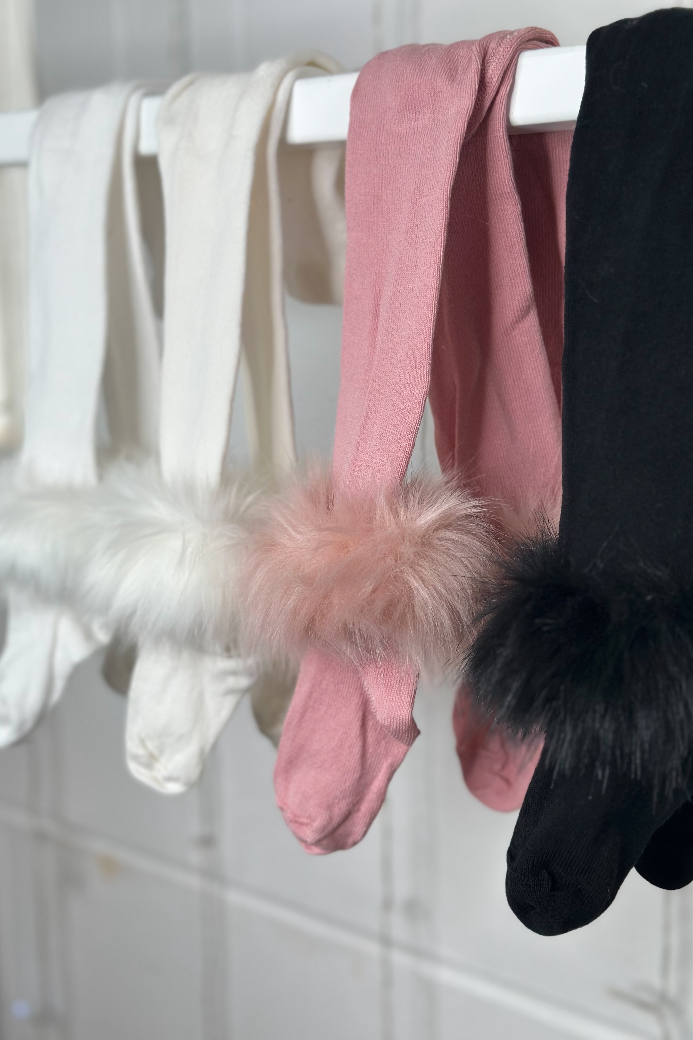 Women's Faux Fur Trim Tights - Cozy Winter Leggings for Cold Weather, Fashionable & Warm - Perfect for Outfits, Parties & Holiday Events