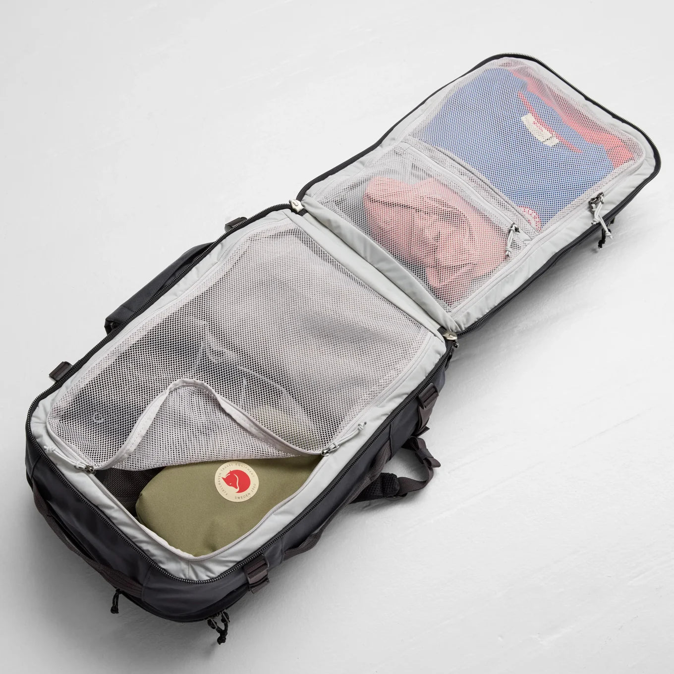 Fjallraven Farden Carry On Backpack - Lightweight Travel Backpack for Men & Women, Water-Resistant Hiking Daypack - Perfect for Airplane, Camping, and Outdoor Adventures