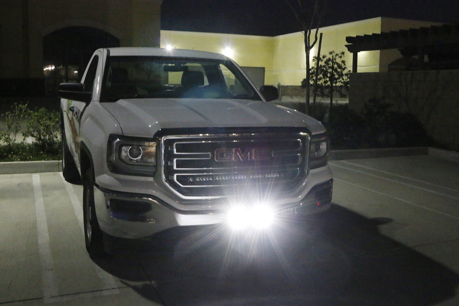 40W CREE LED Pods with License Plate Bracket & Wiring Kit - Waterproof Off-Road Lights for Trucks, Jeeps, ATVs, 4WD & 4x4 Vehicles - Perfect for Night Driving, Camping & Off-Road Adventures