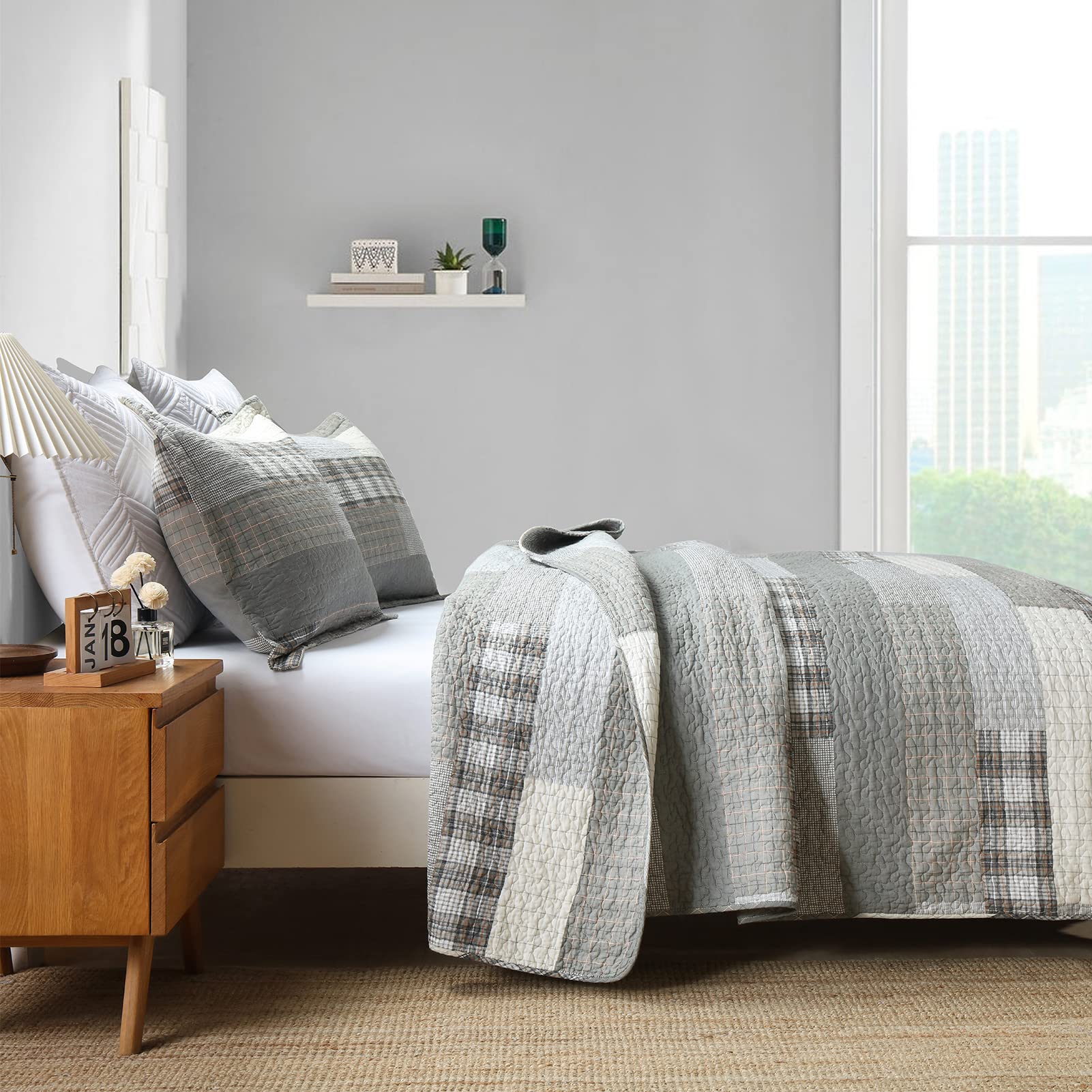 **Finlonte King Size Quilt Set - 3-Piece Lightweight Reversible Cotton Bedspread, Grey Patchwork Plaid Design for All Seasons | Perfect for Master Bedroom, Guest Room & Cozy Home Decor**