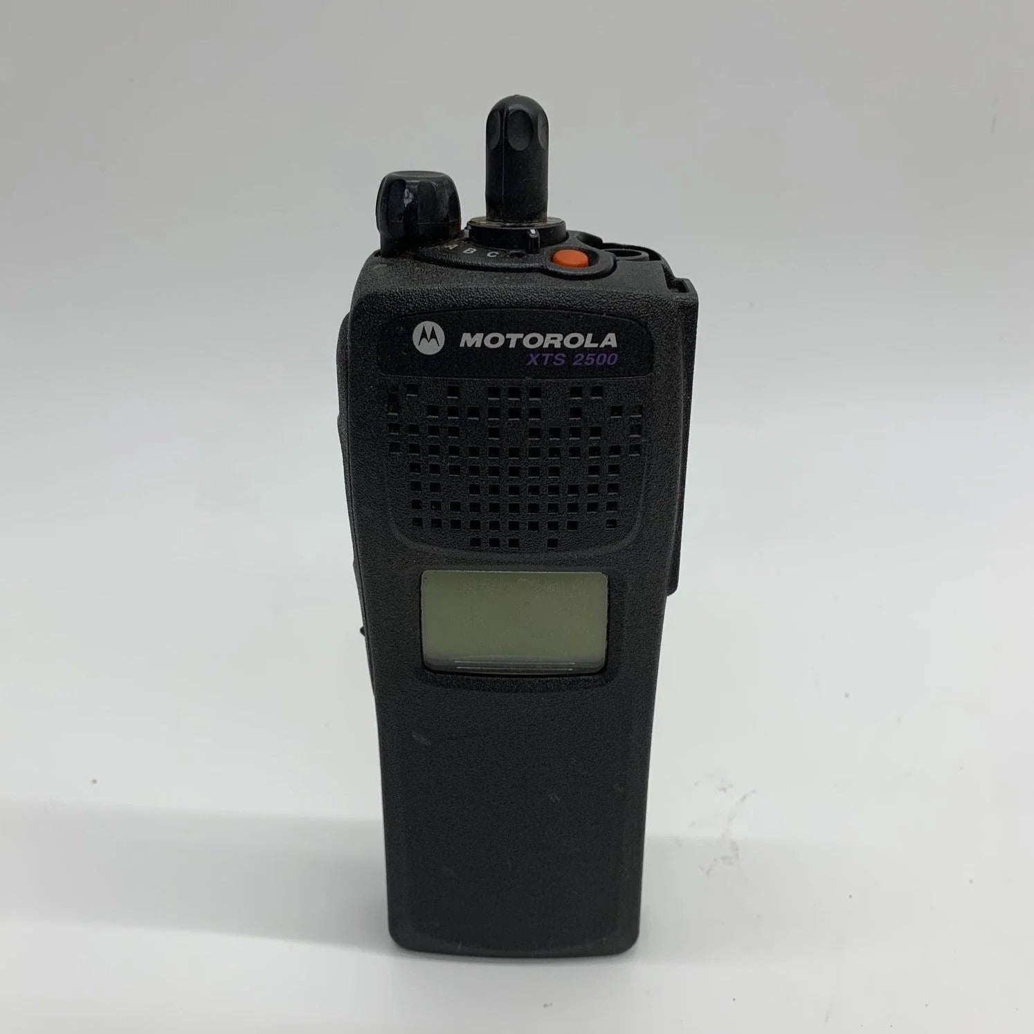Motorola XTS2500 UHF Portable Two-Way Radio (Model H46QDD9PW5BN) - Reliable Communication for Security, Construction & Outdoor Adventures