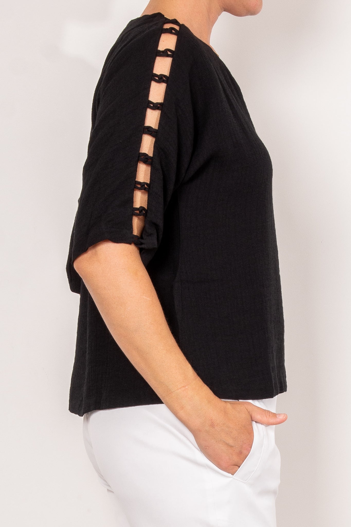 Elk The Label Loopt Top - Women's Stylish Casual T-Shirt for Everyday Wear | Perfect for Outings, Work & Weekend Outfits