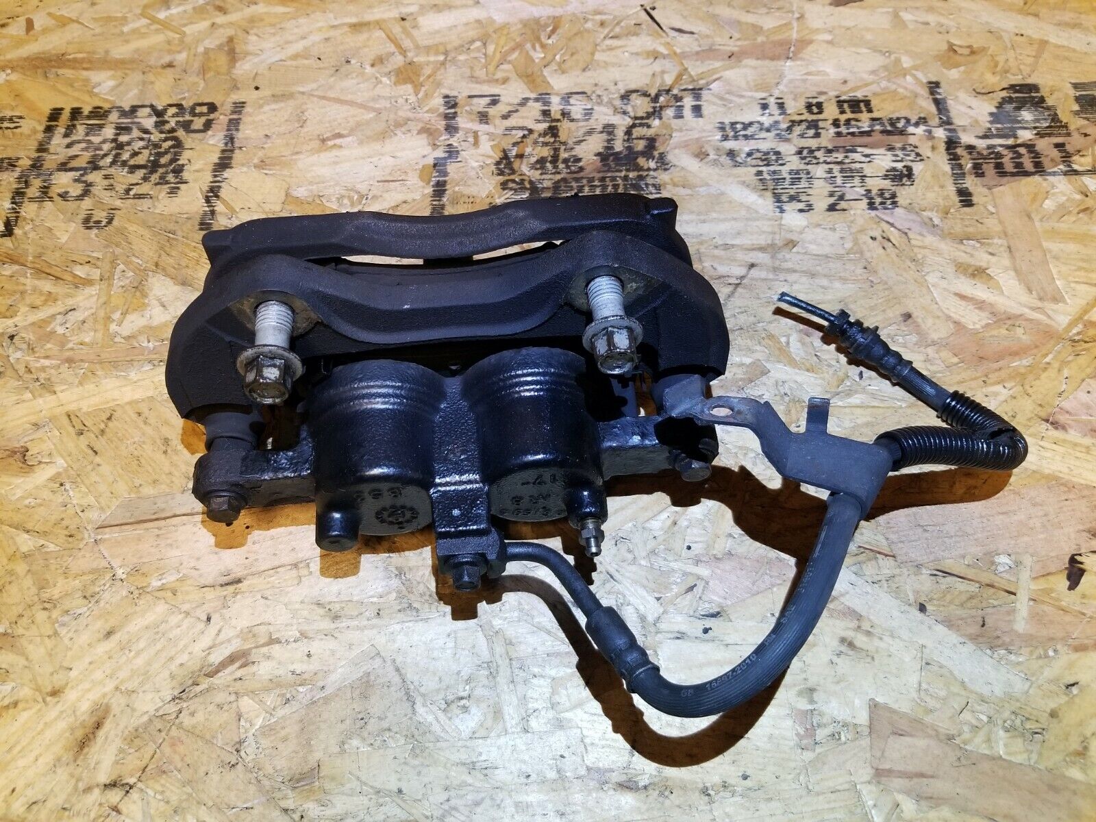 06-11 Cadillac DTS Front Left Driver Side Brake Caliper - OEM Replacement Part for Smooth Braking Performance | Perfect for City Driving & Highway Commuting